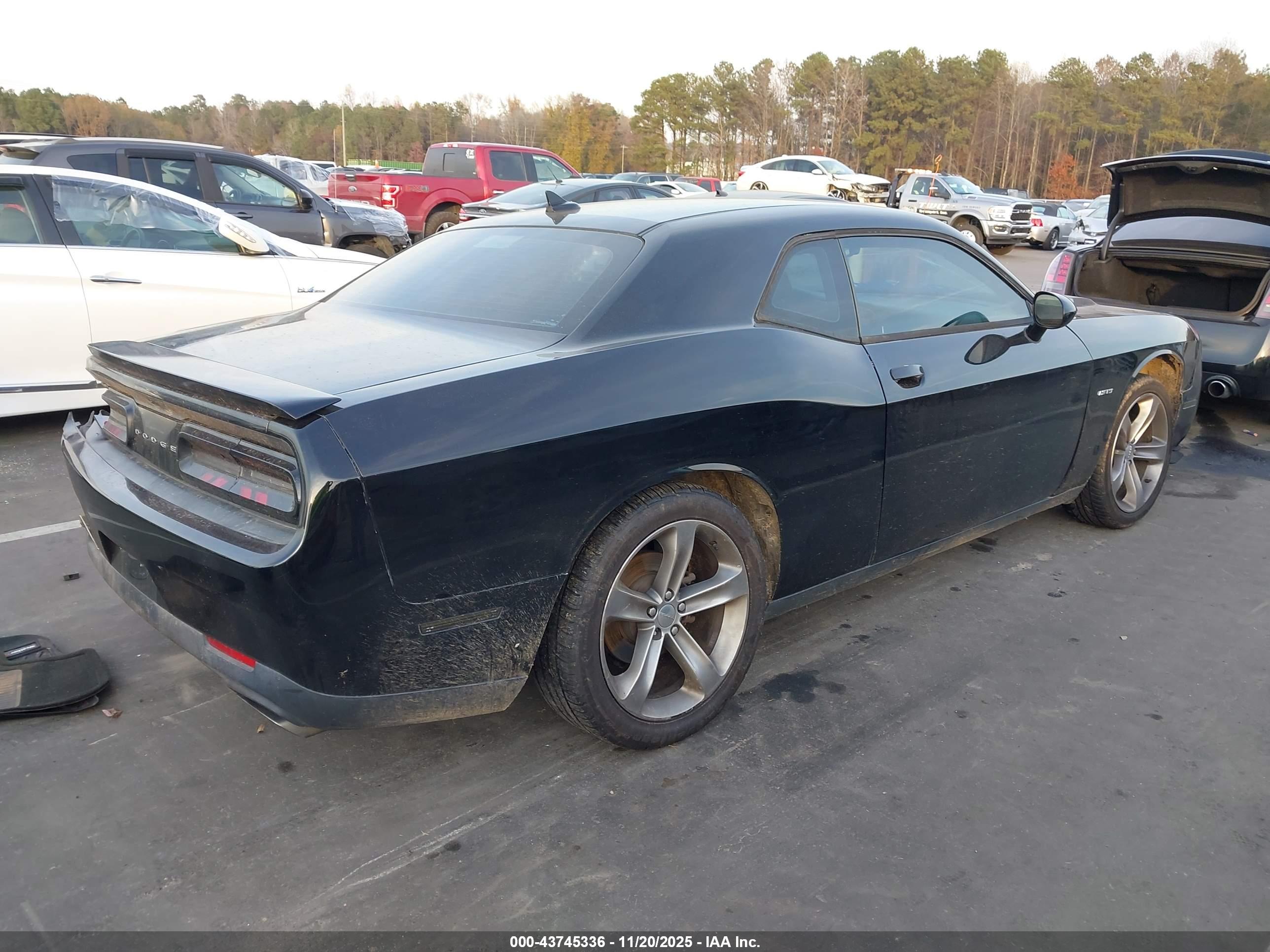 DODGE CHALLENGER image 4