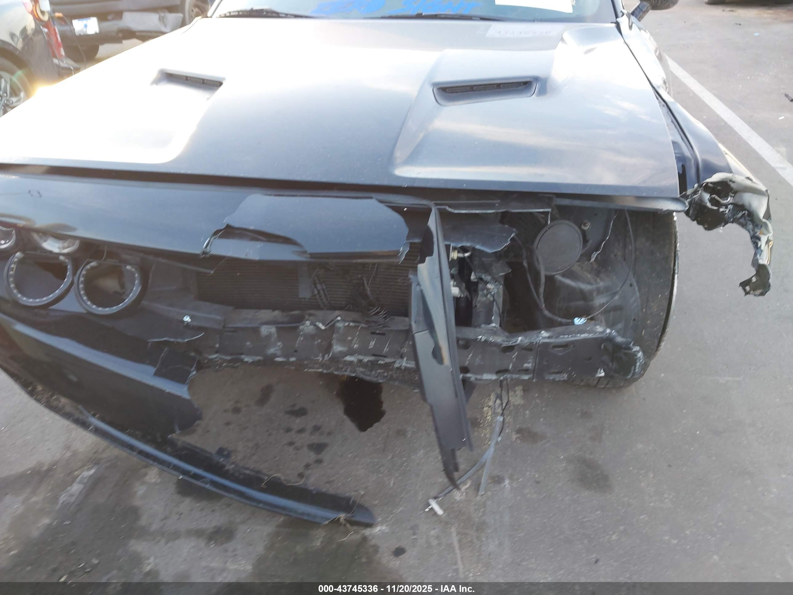 DODGE CHALLENGER image 6