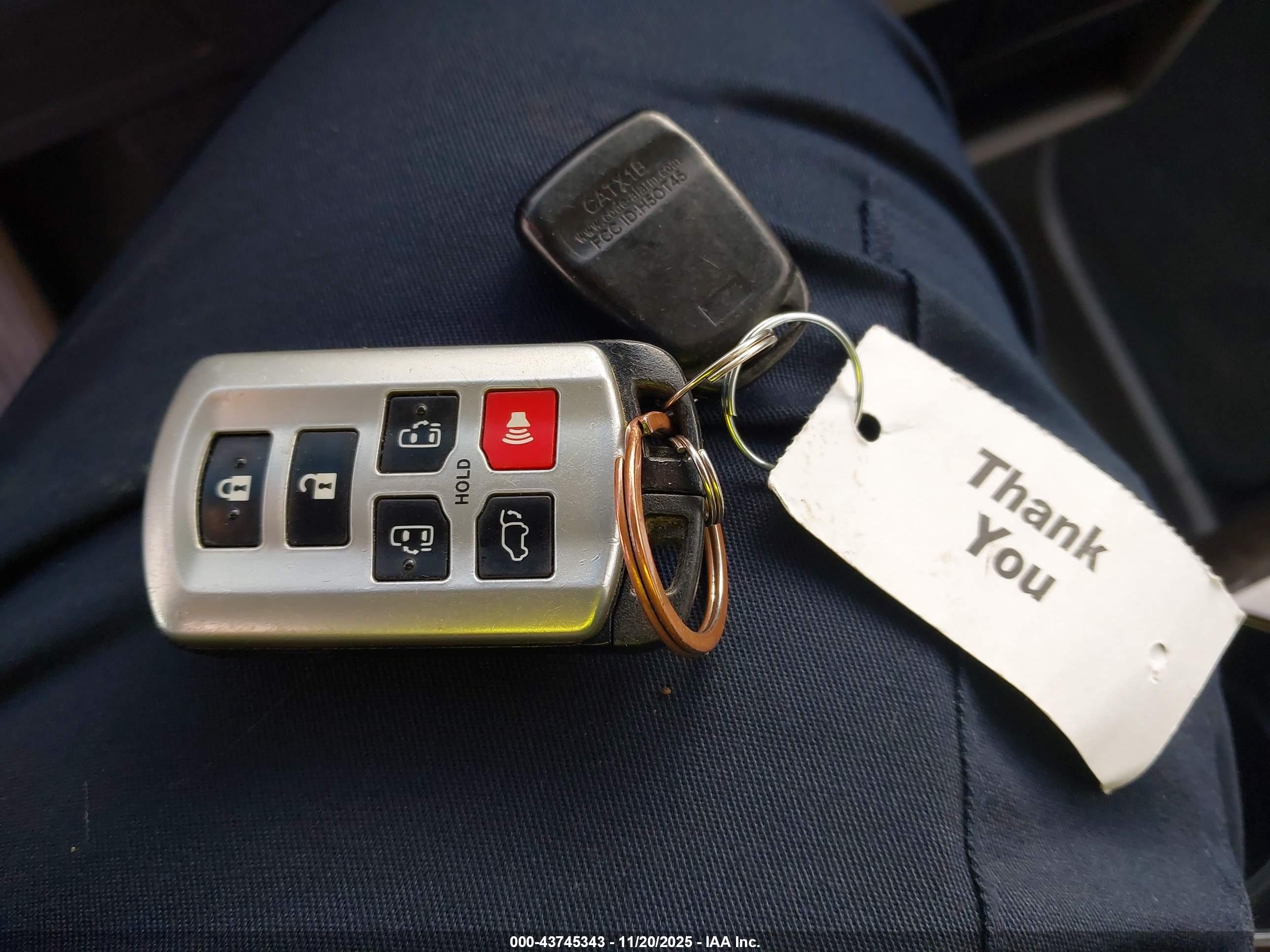 TOYOTA SIENNA image 11