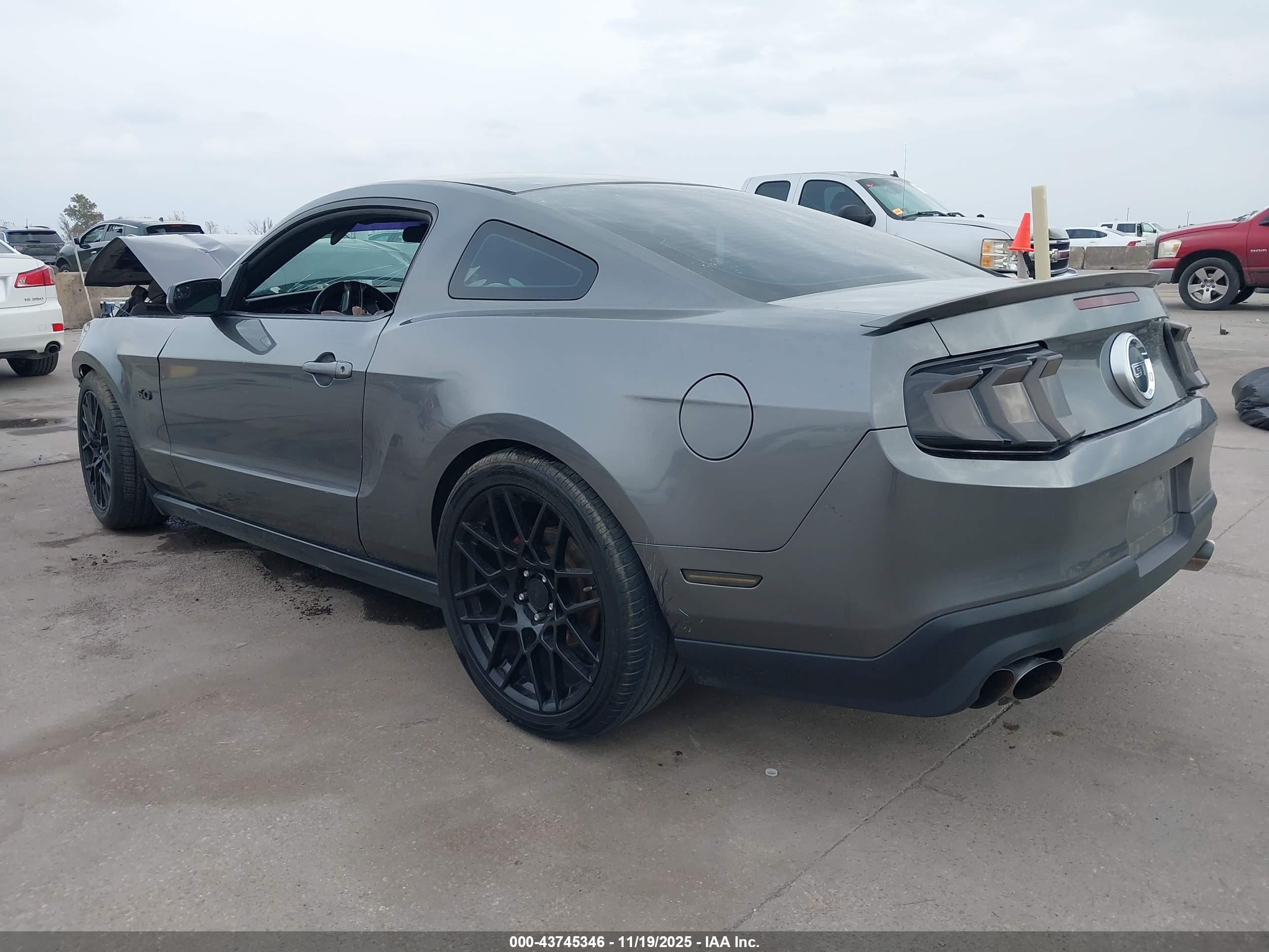 FORD MUSTANG image 3