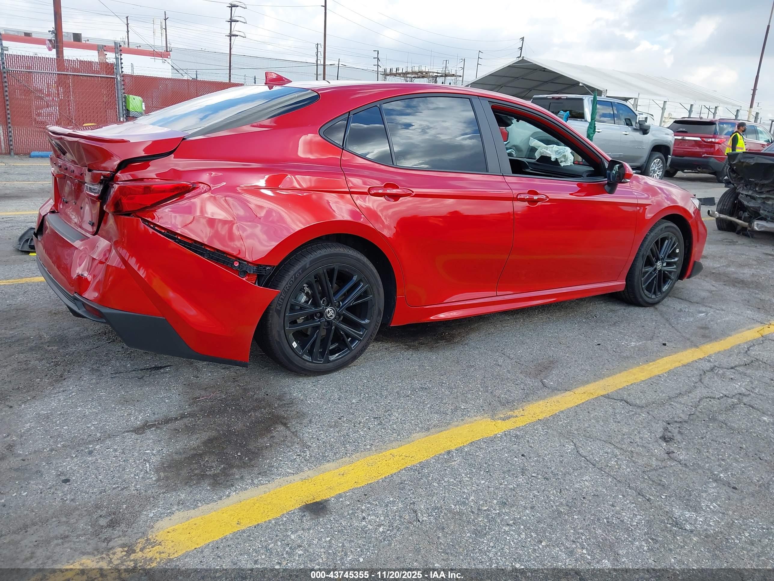 TOYOTA CAMRY image 4