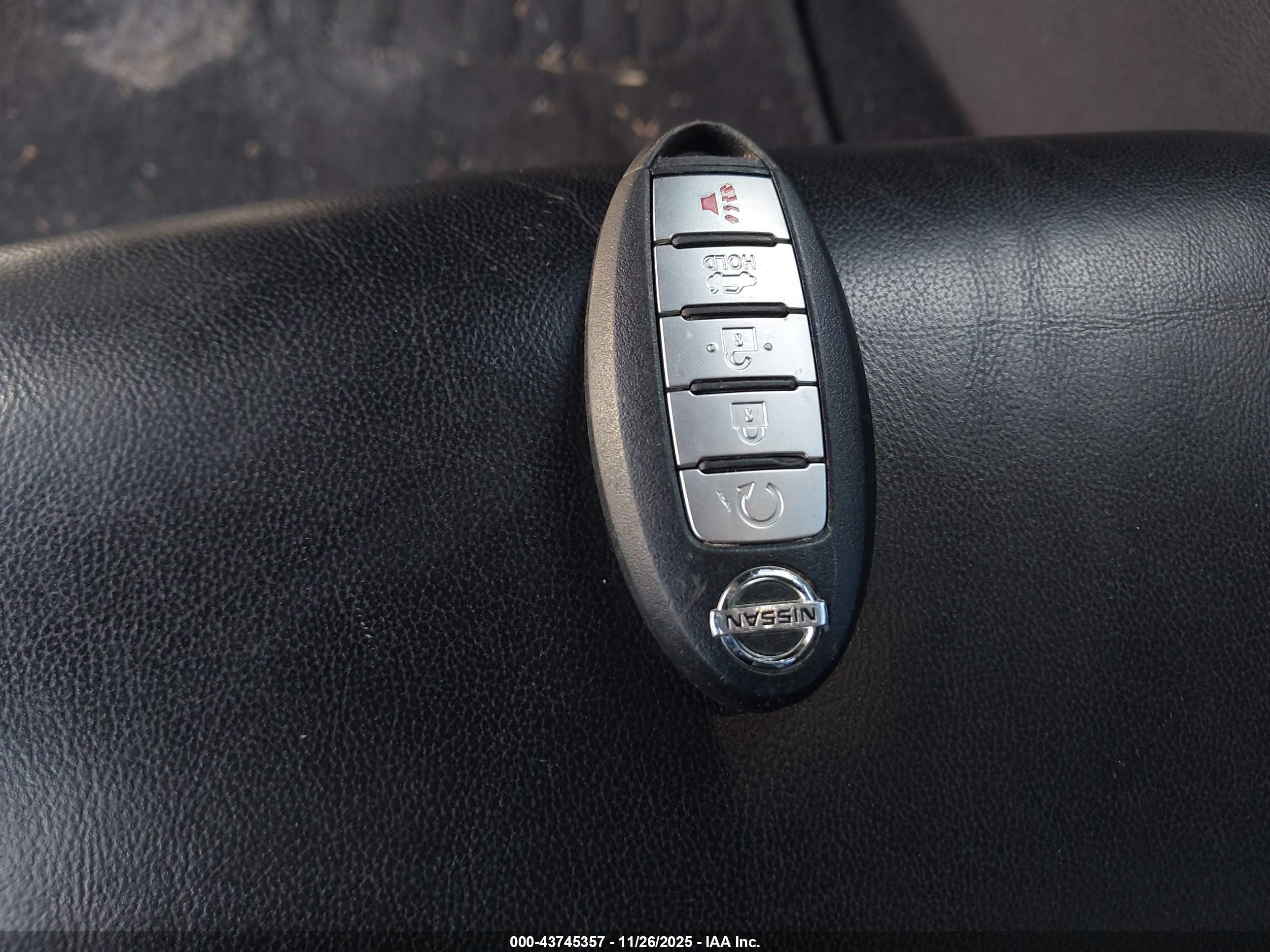 NISSAN MAXIMA image 11