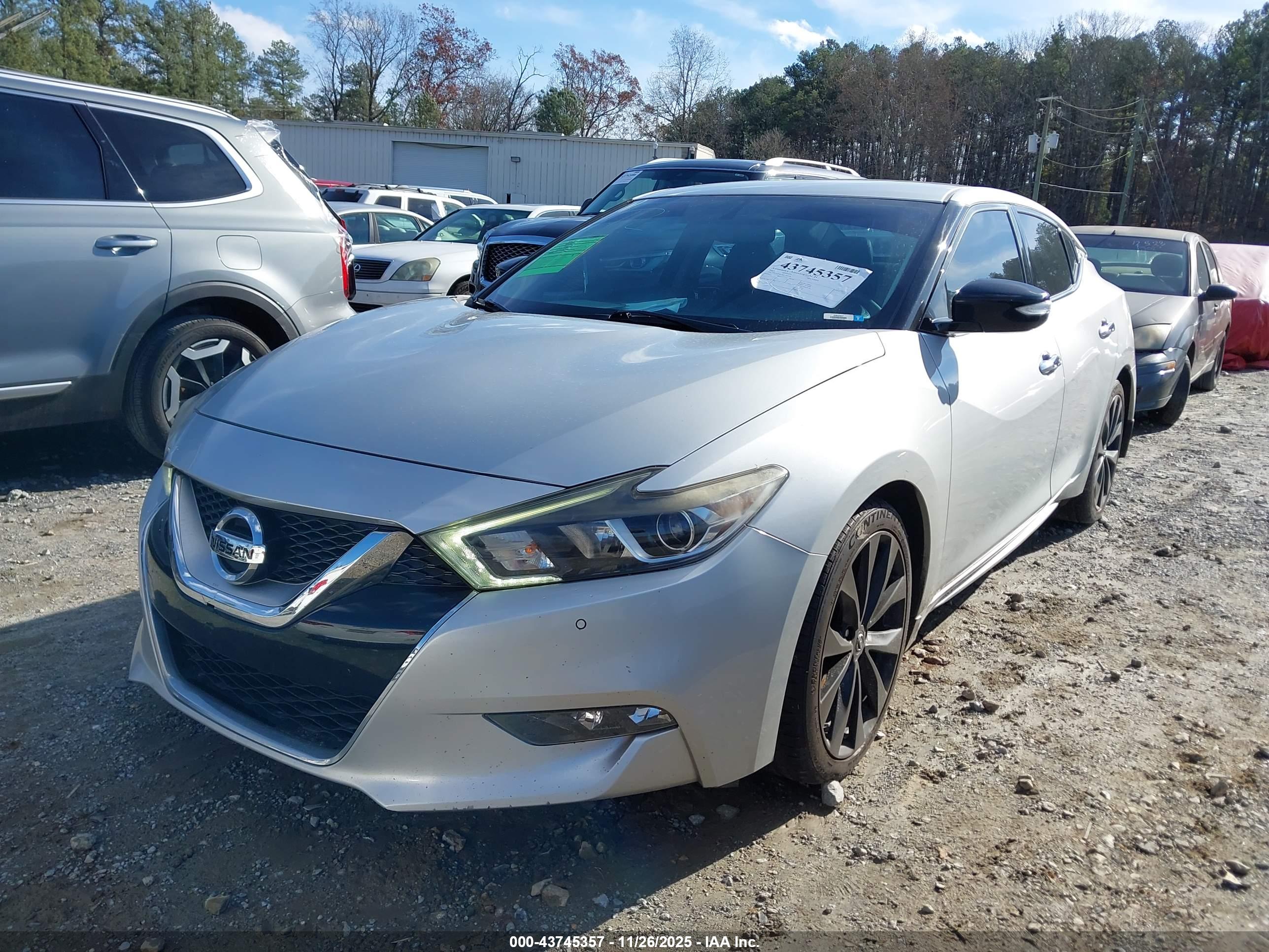 NISSAN MAXIMA image 2