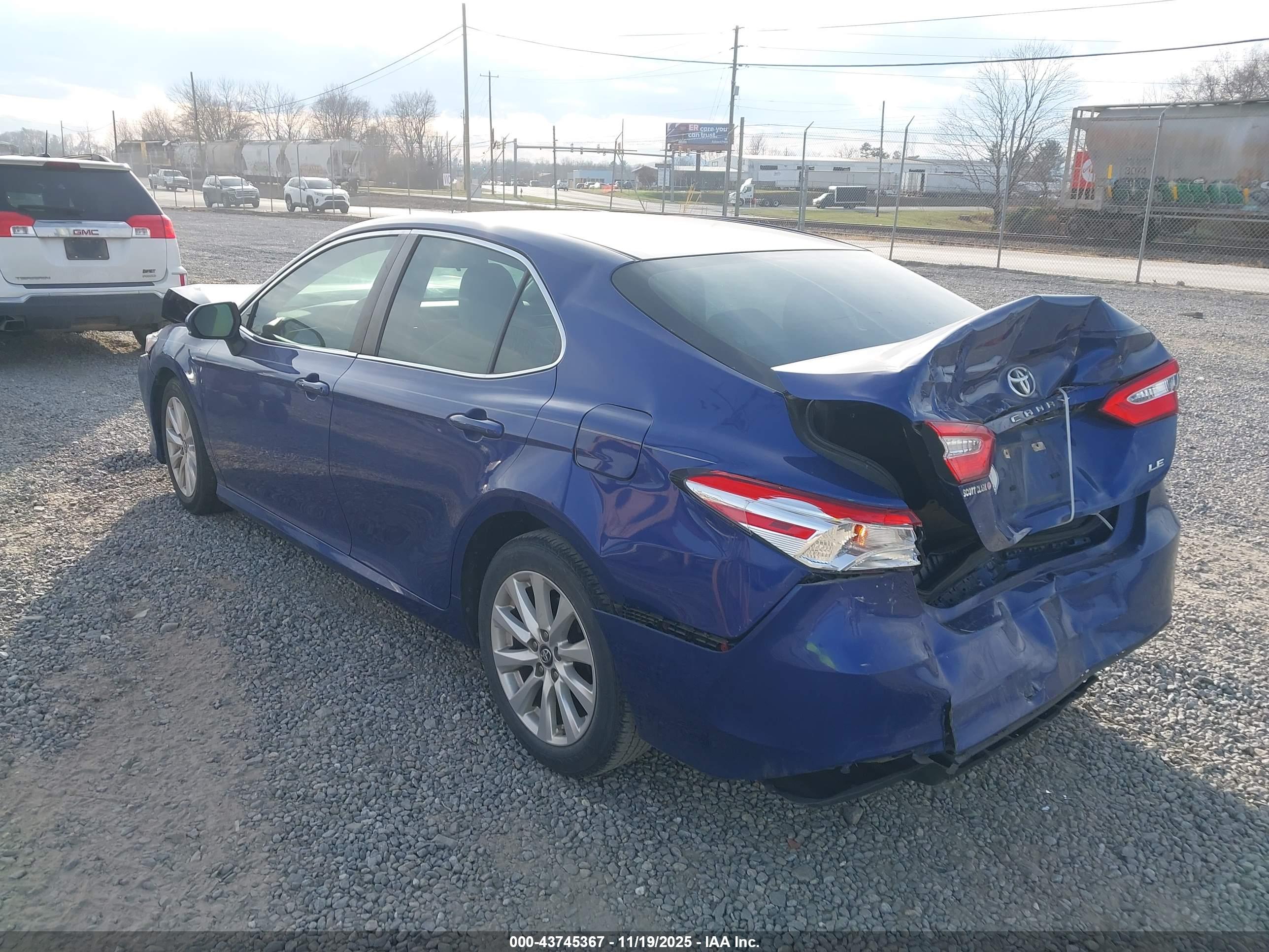 TOYOTA CAMRY image 3