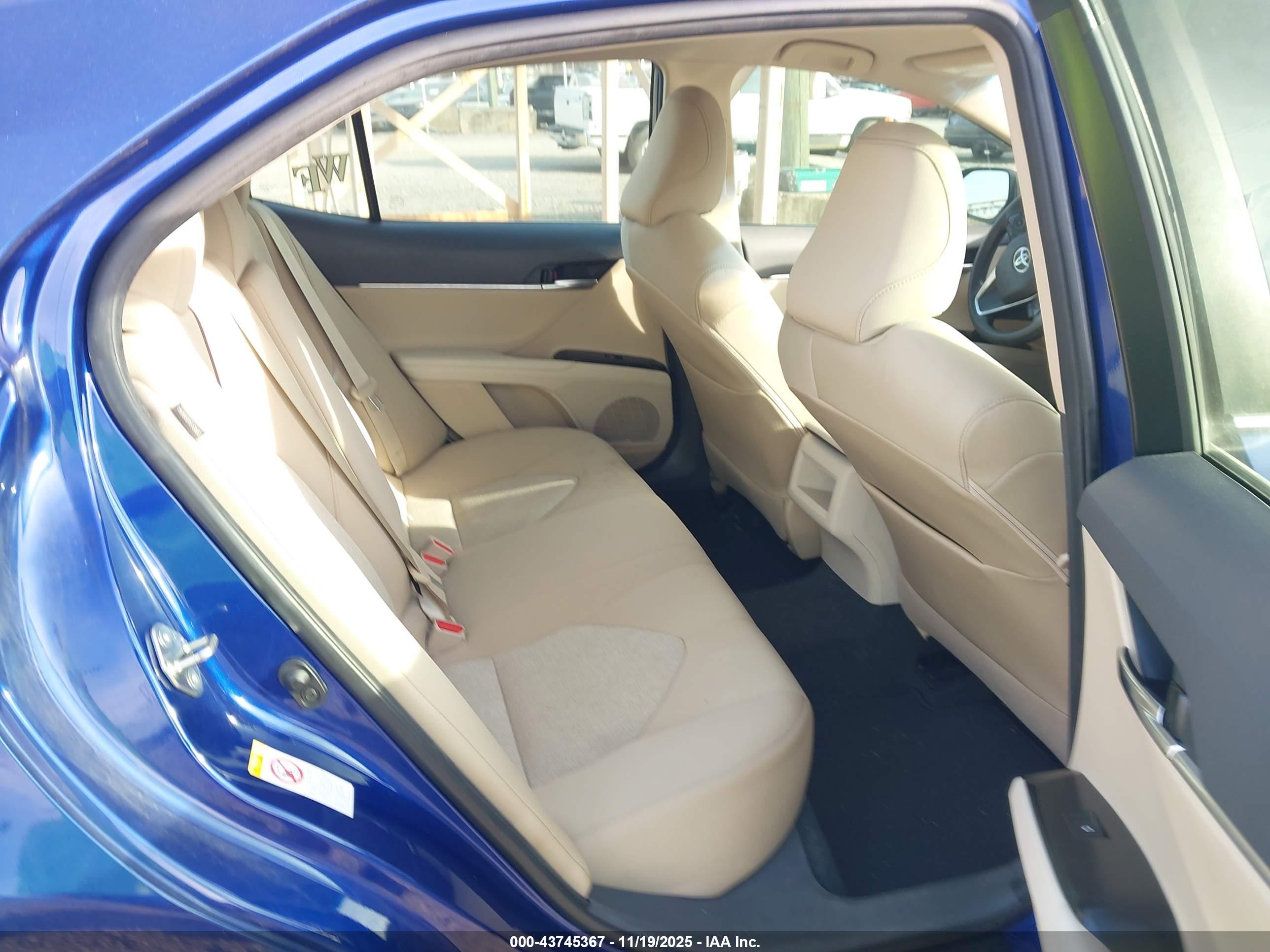TOYOTA CAMRY image 8