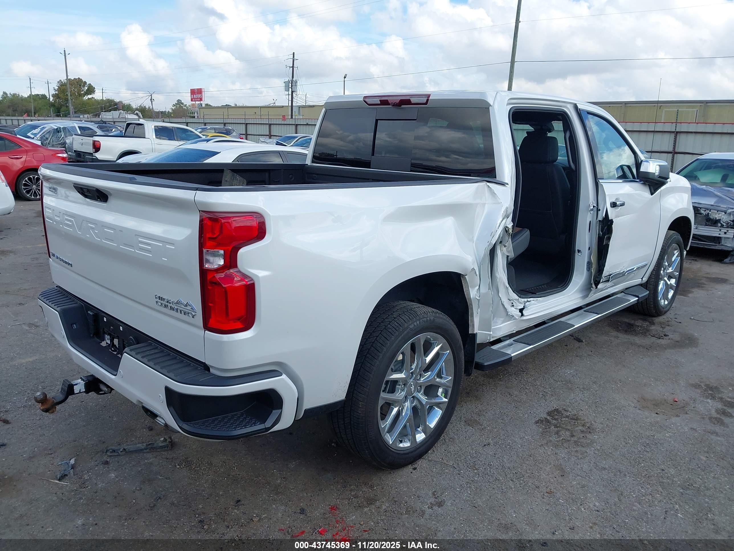 CHEVROLET SILVERADO image 4