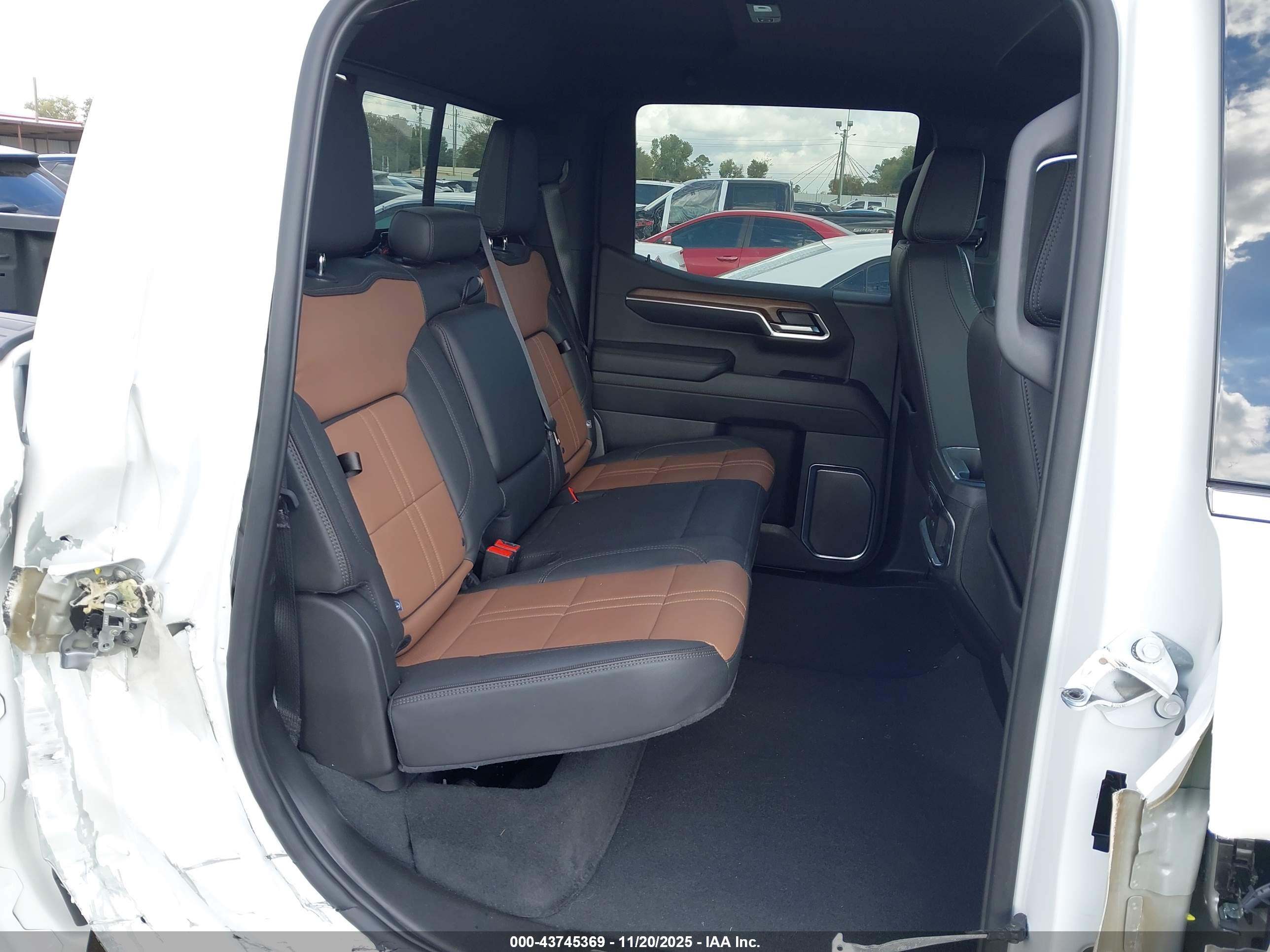 CHEVROLET SILVERADO image 8