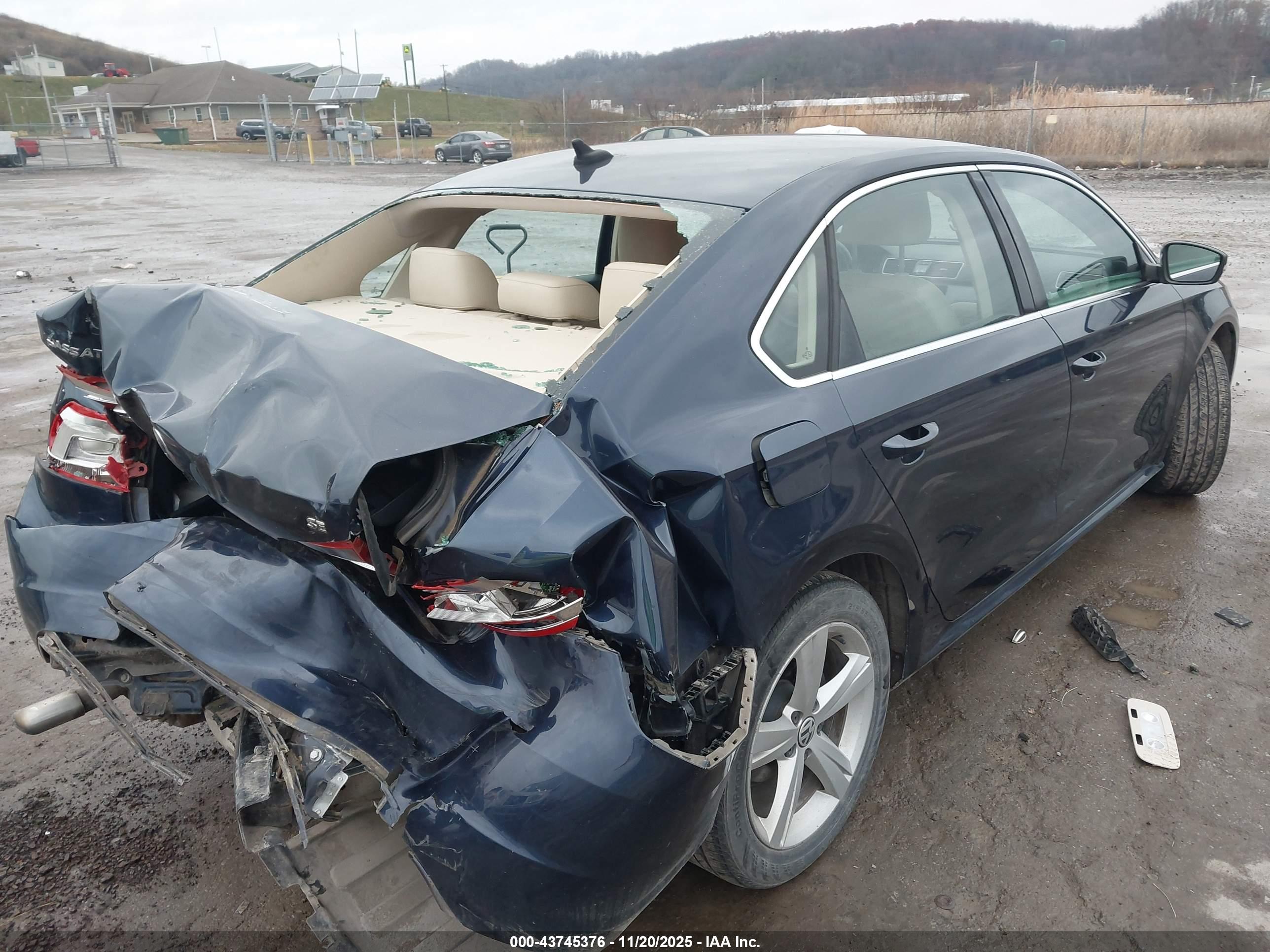 VOLKSWAGEN PASSAT image 4