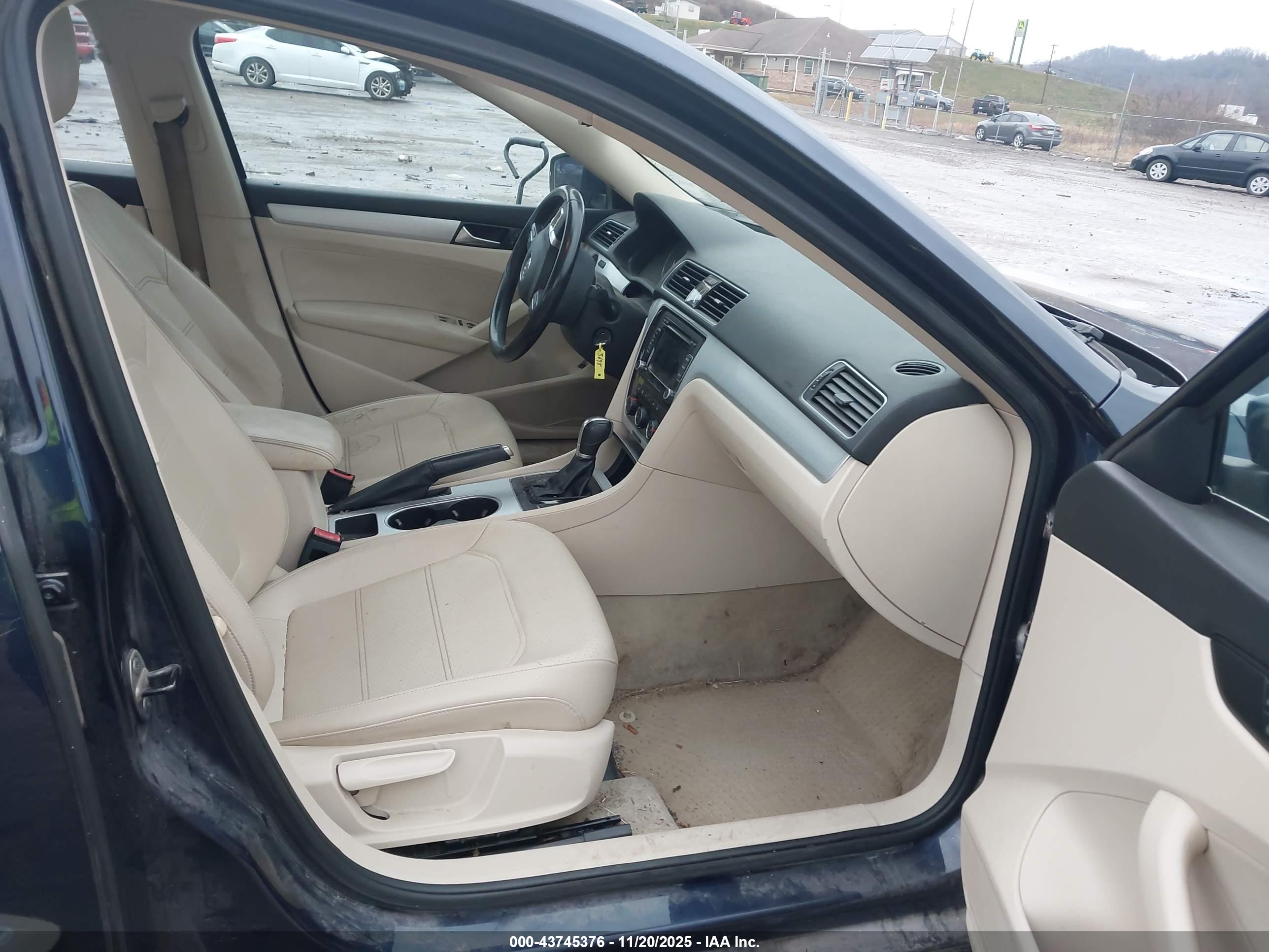 VOLKSWAGEN PASSAT image 5