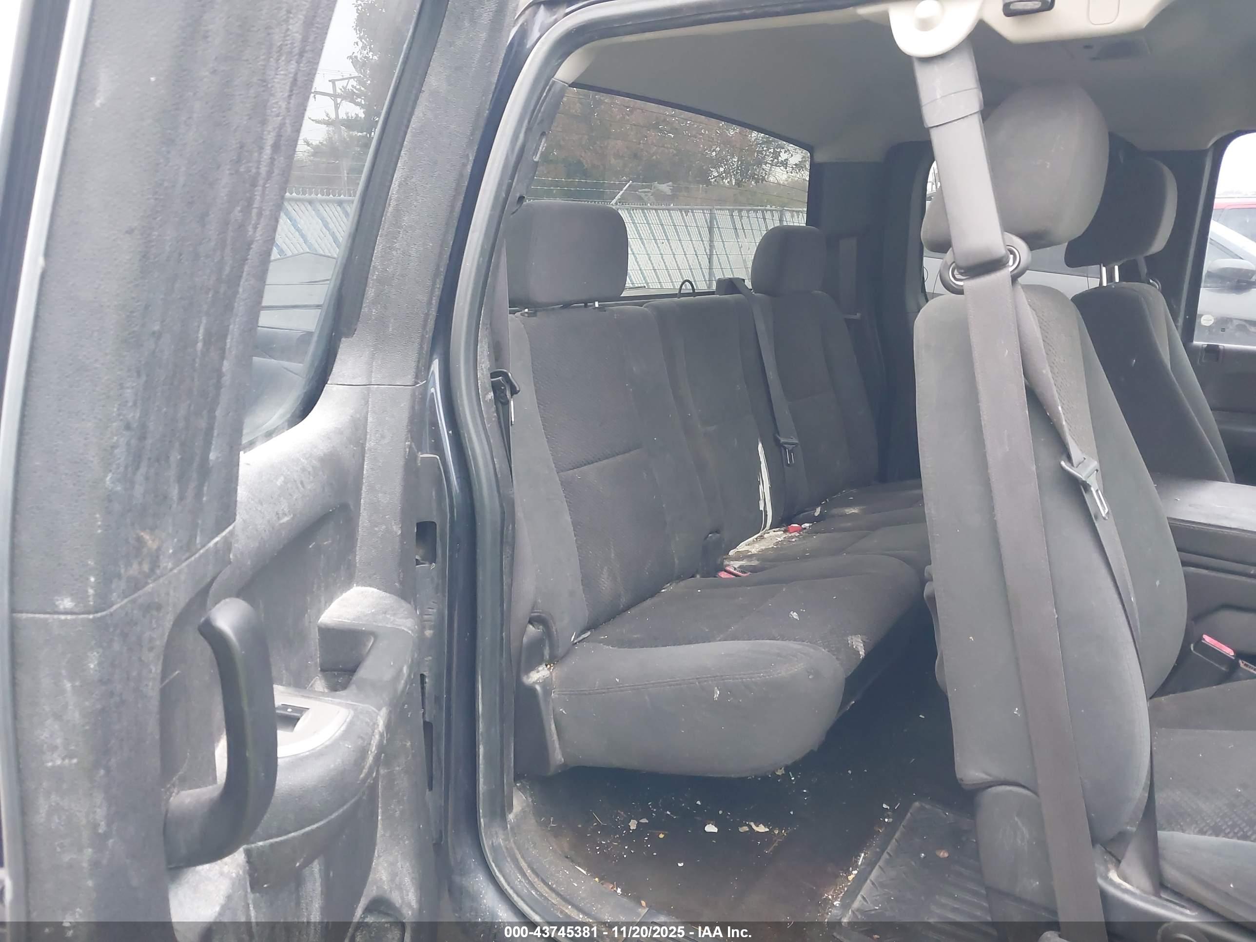 CHEVROLET SILVERADO image 8