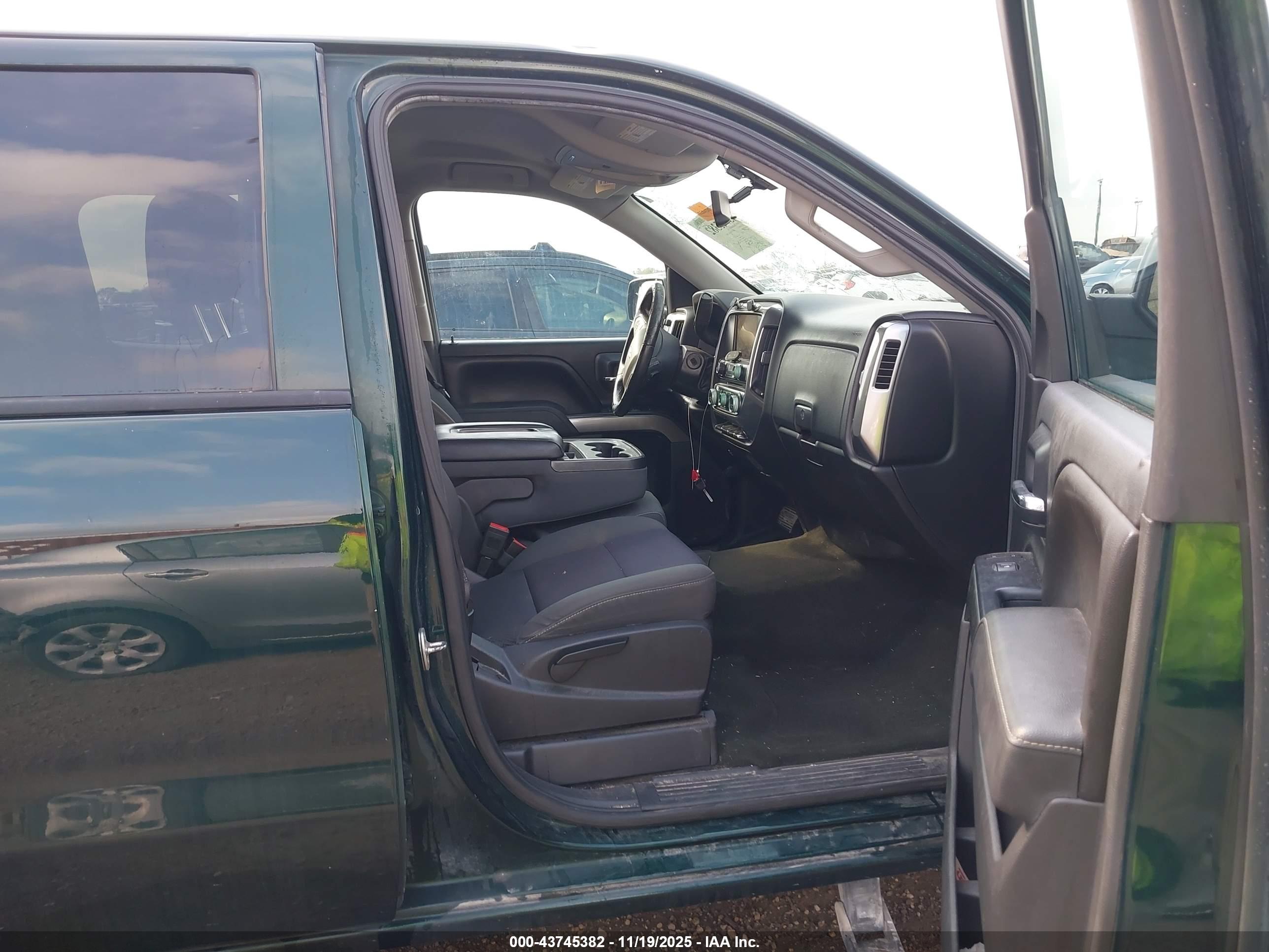 CHEVROLET SILVERADO image 5
