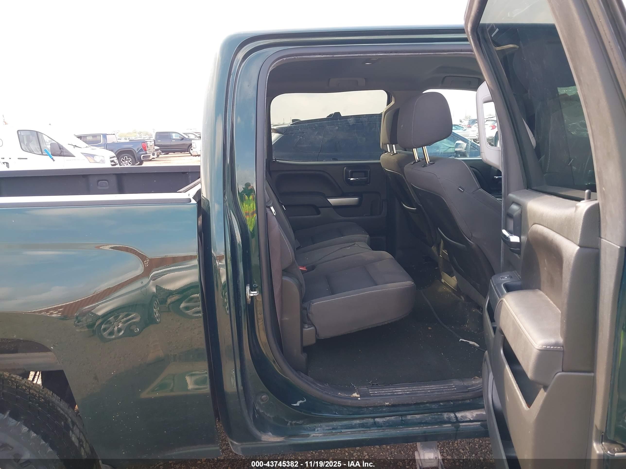 CHEVROLET SILVERADO image 8