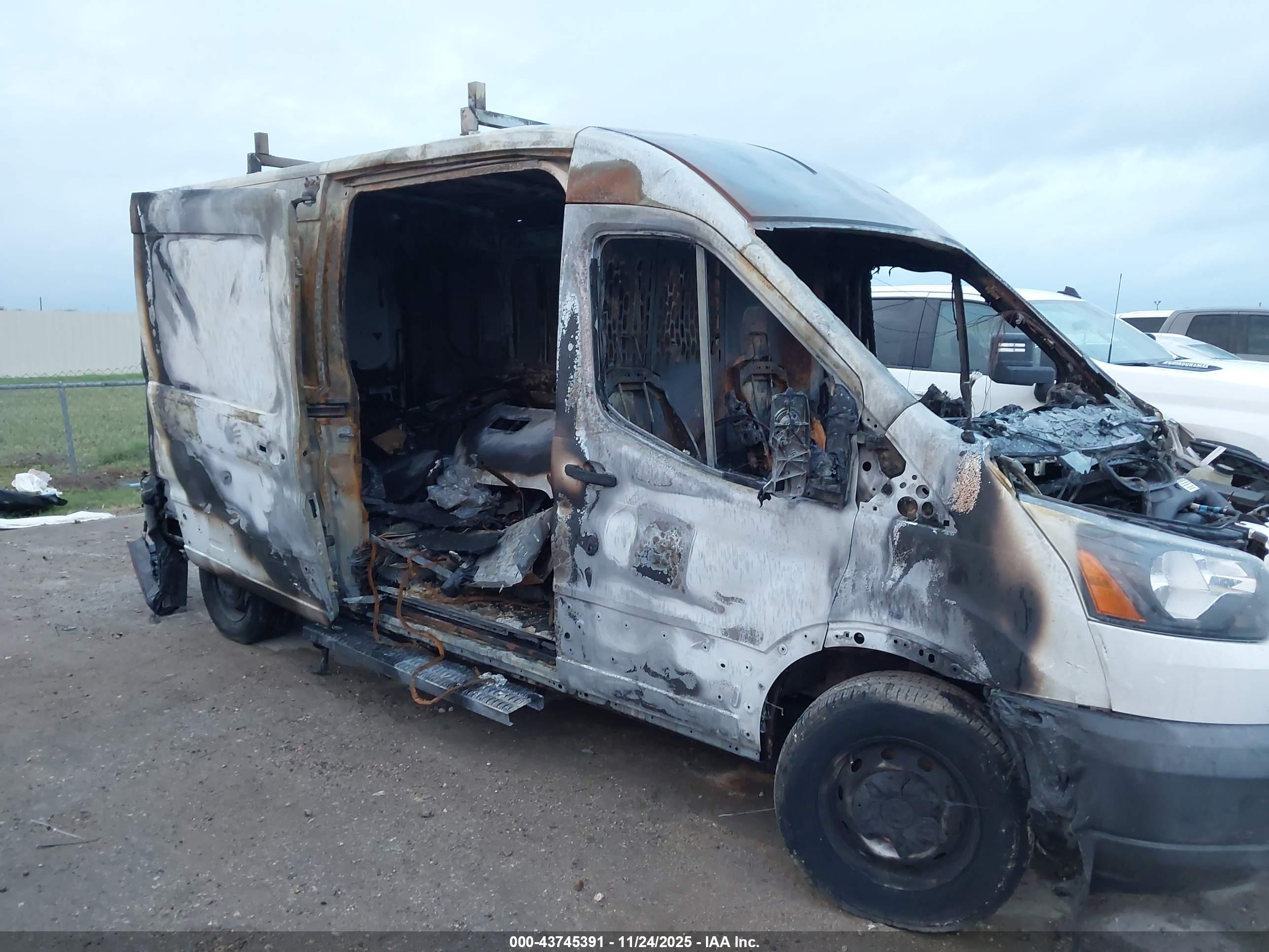 FORD TRANSIT-150 image 6