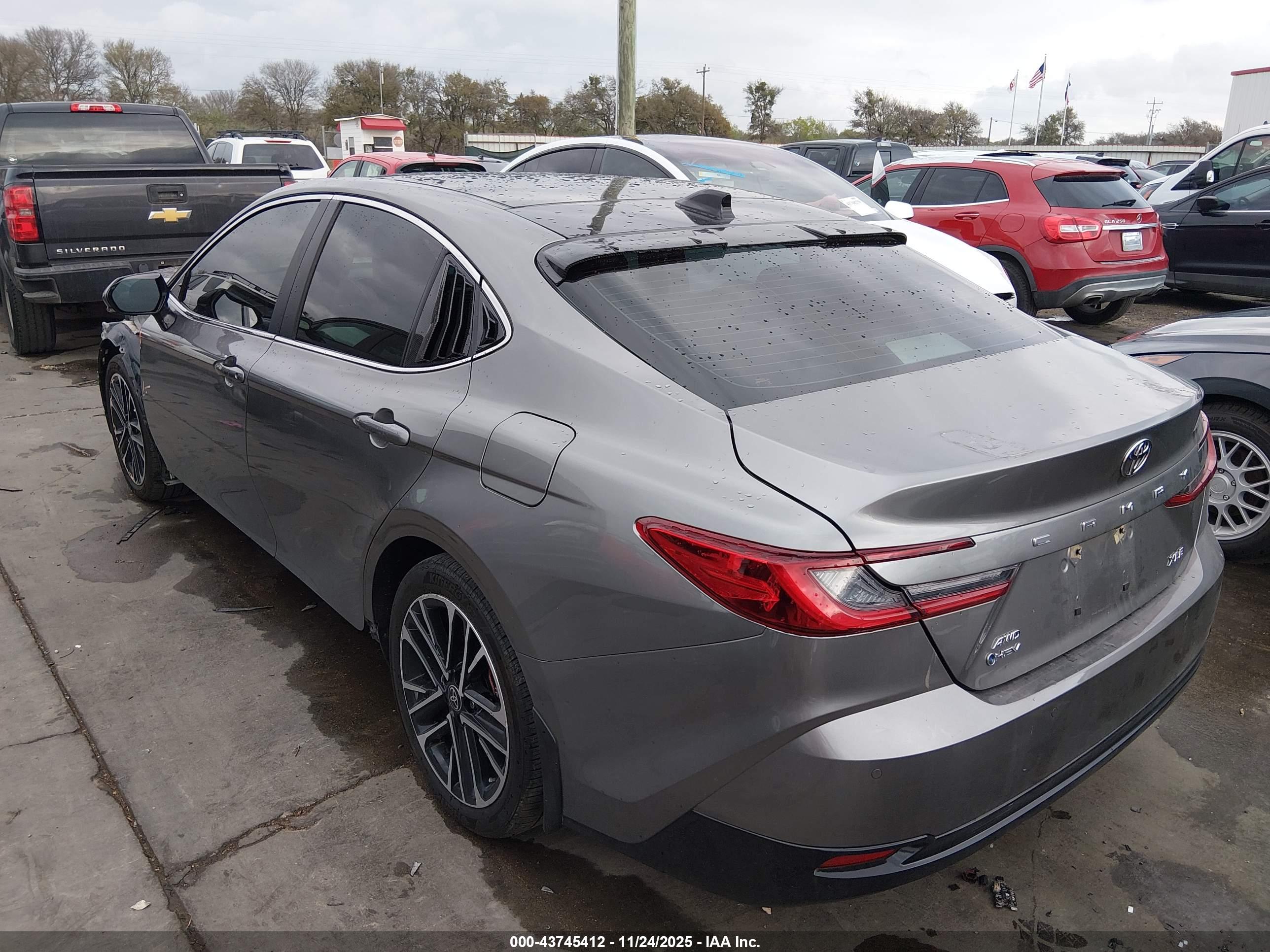 TOYOTA CAMRY image 3