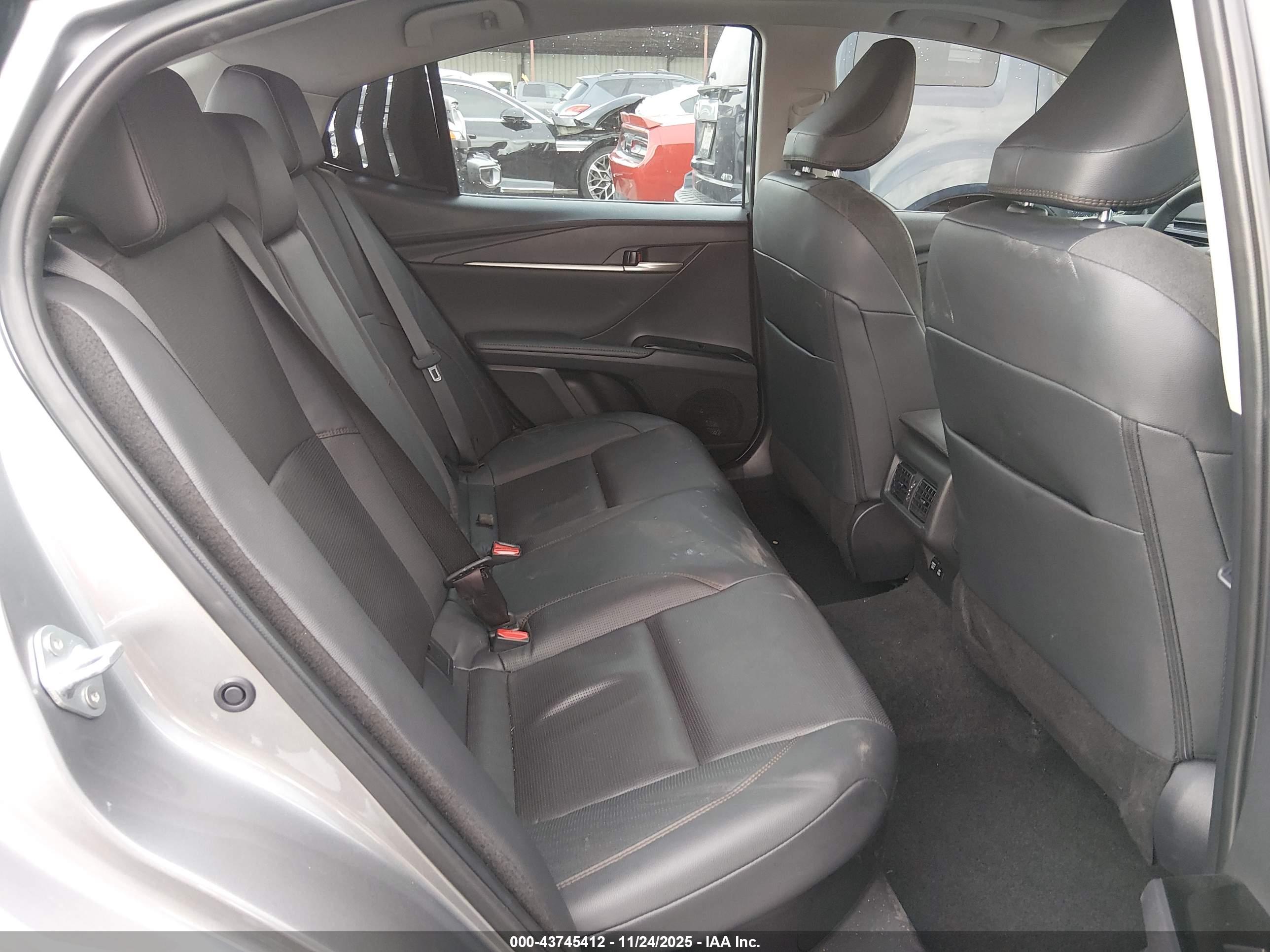 TOYOTA CAMRY image 8