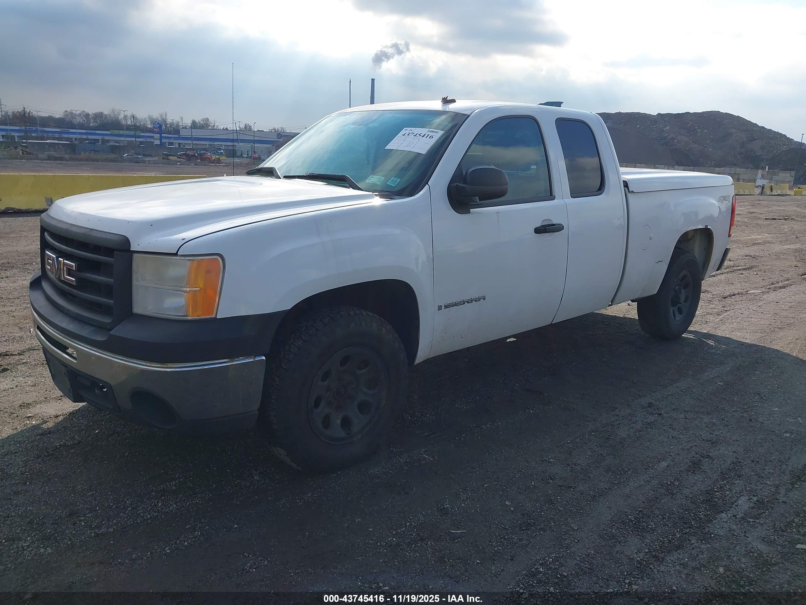 GMC SIERRA image 2