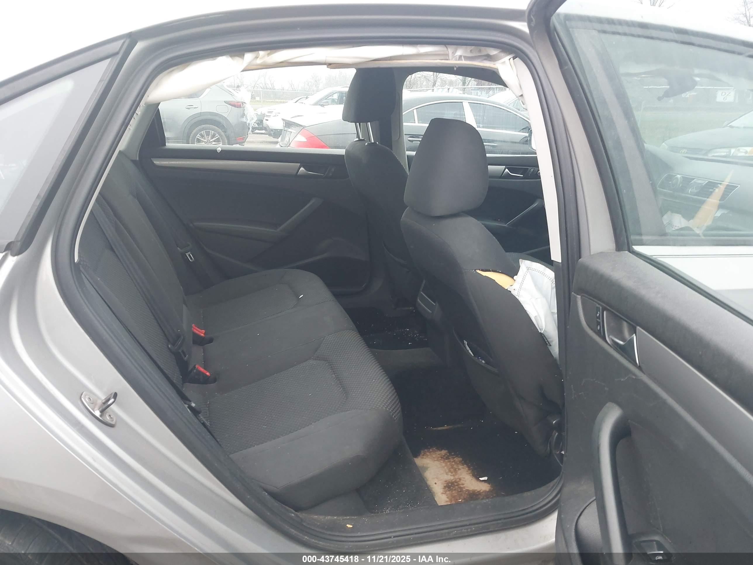 VOLKSWAGEN PASSAT image 8