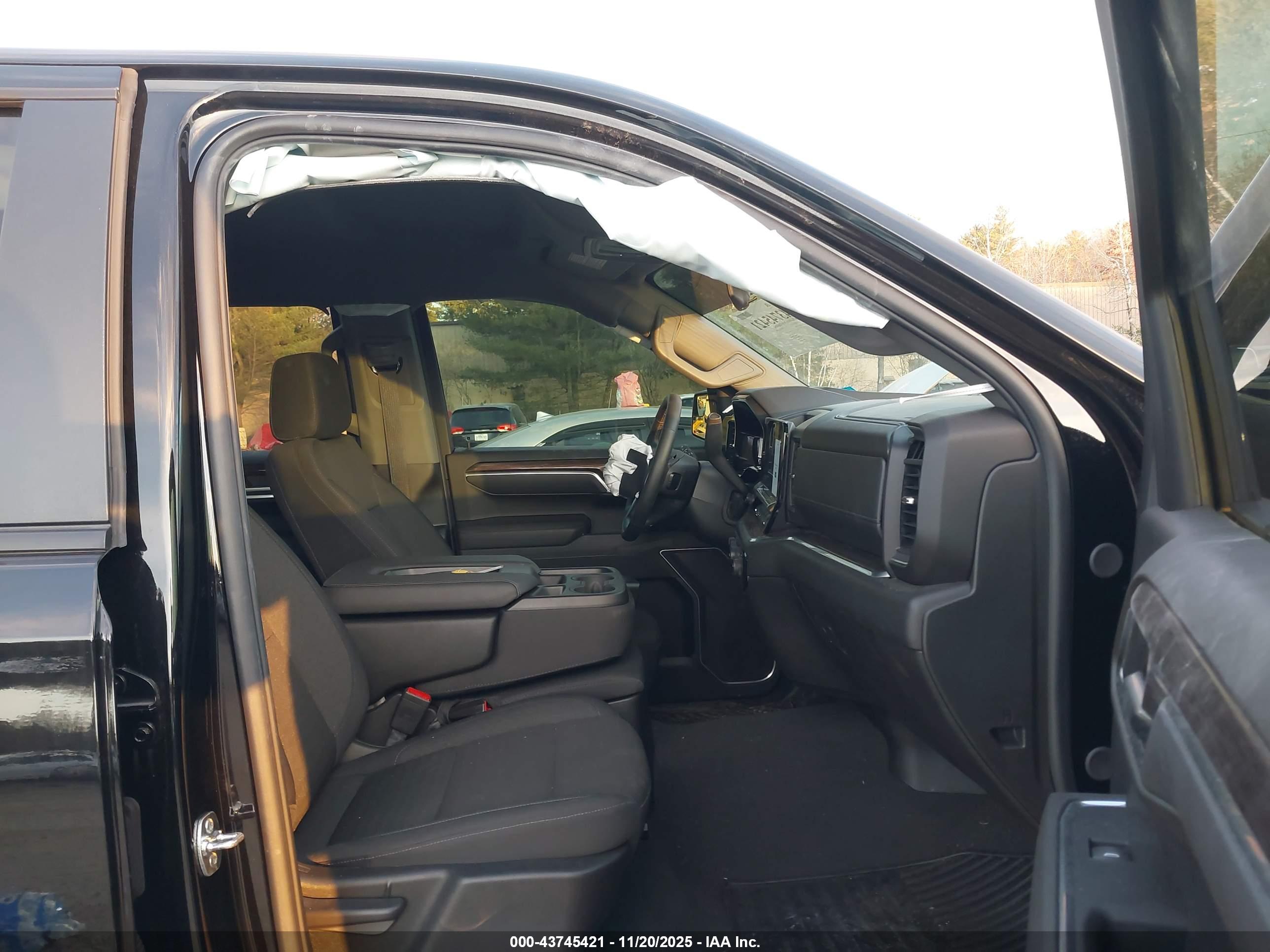 CHEVROLET SILVERADO image 5