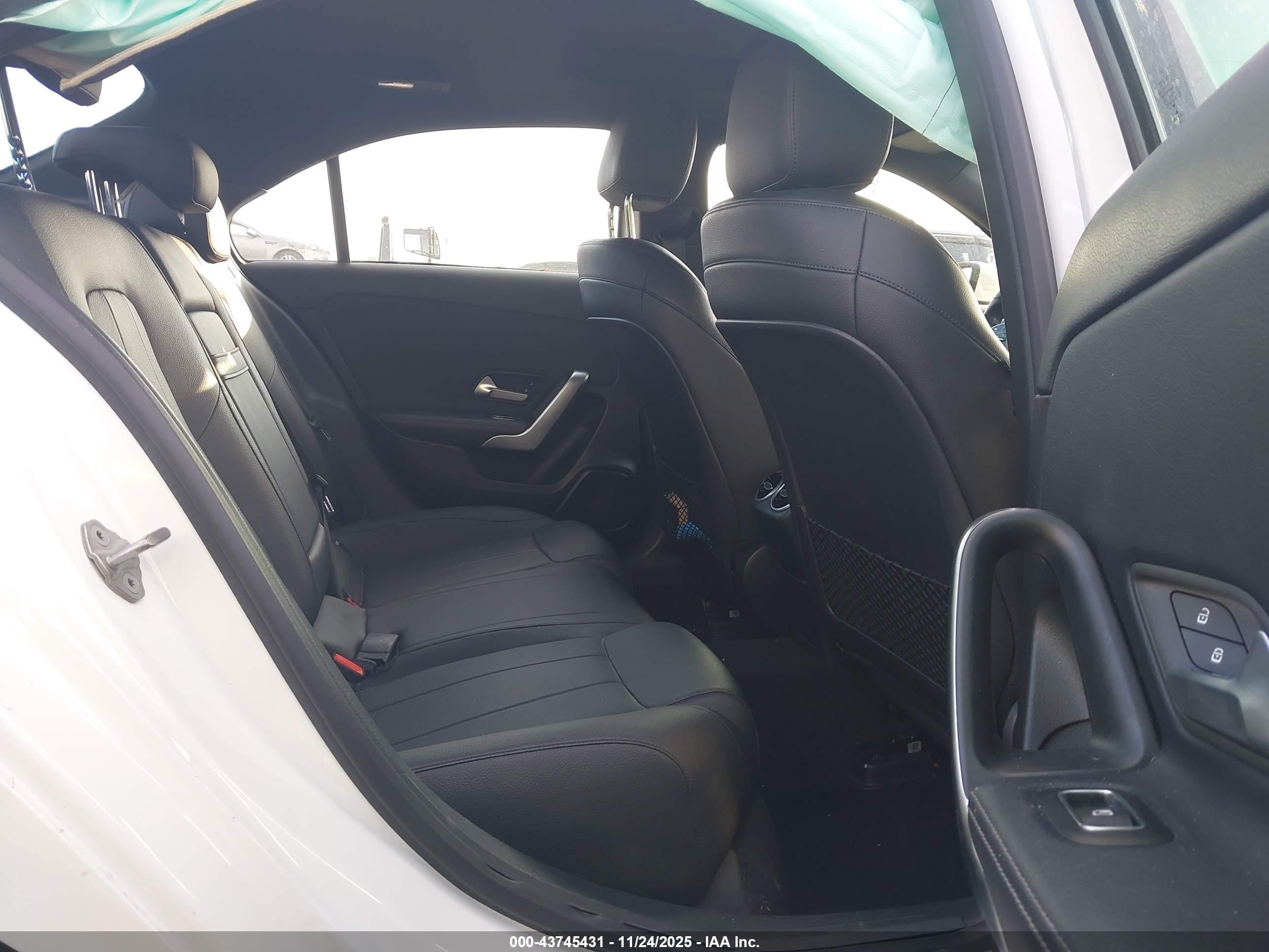 MERCEDES-BENZ A image 8
