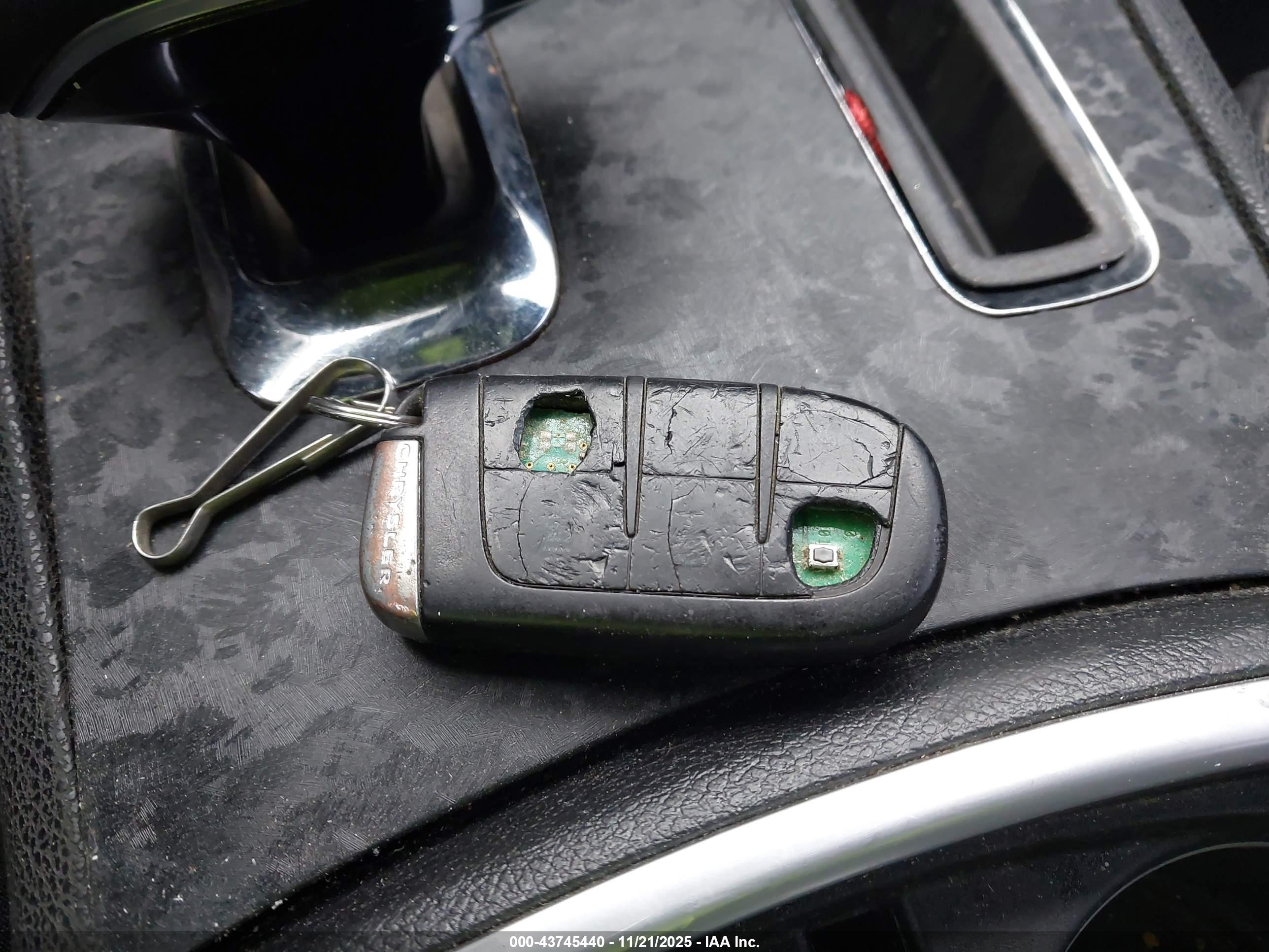 CHRYSLER 300 image 11
