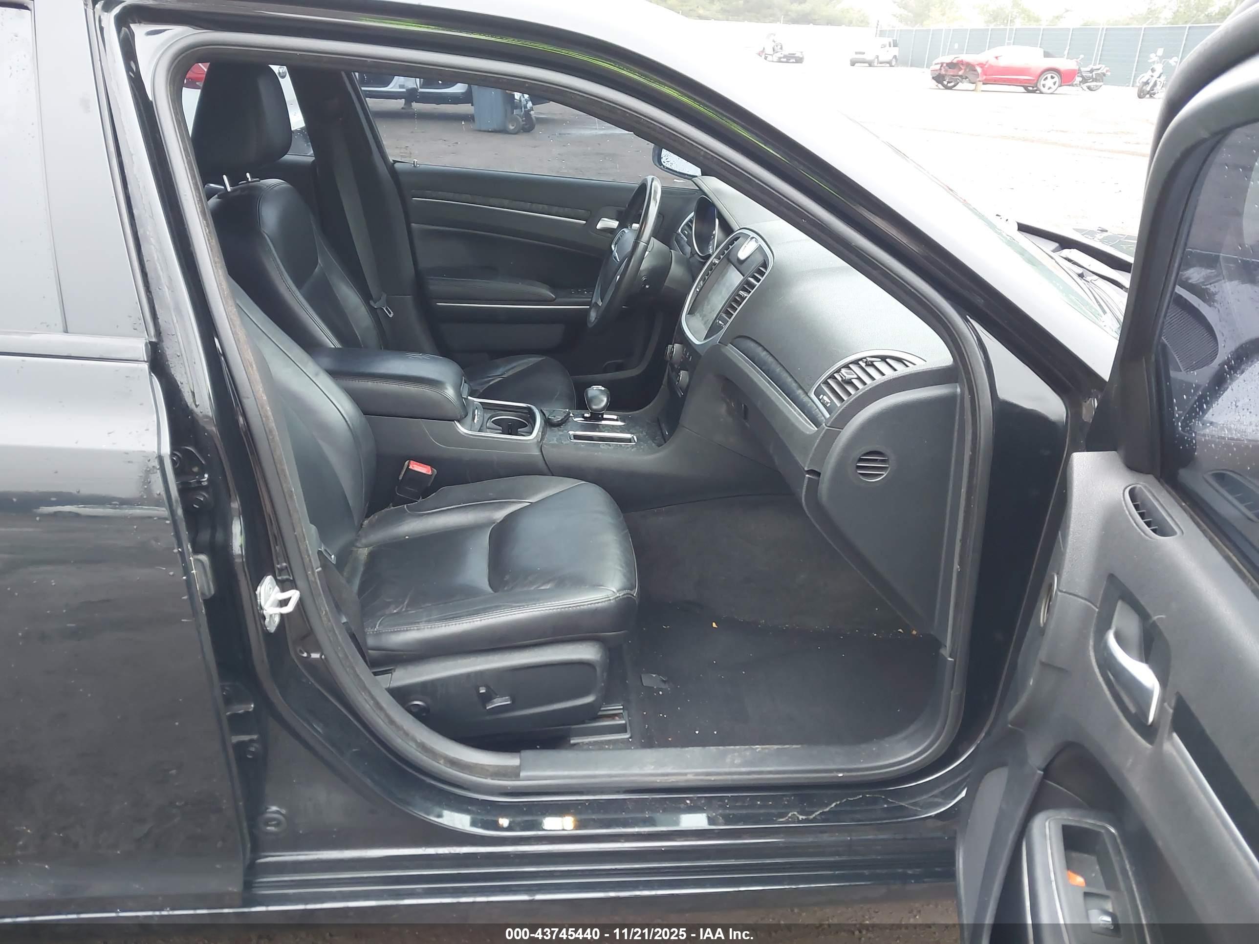 CHRYSLER 300 image 5