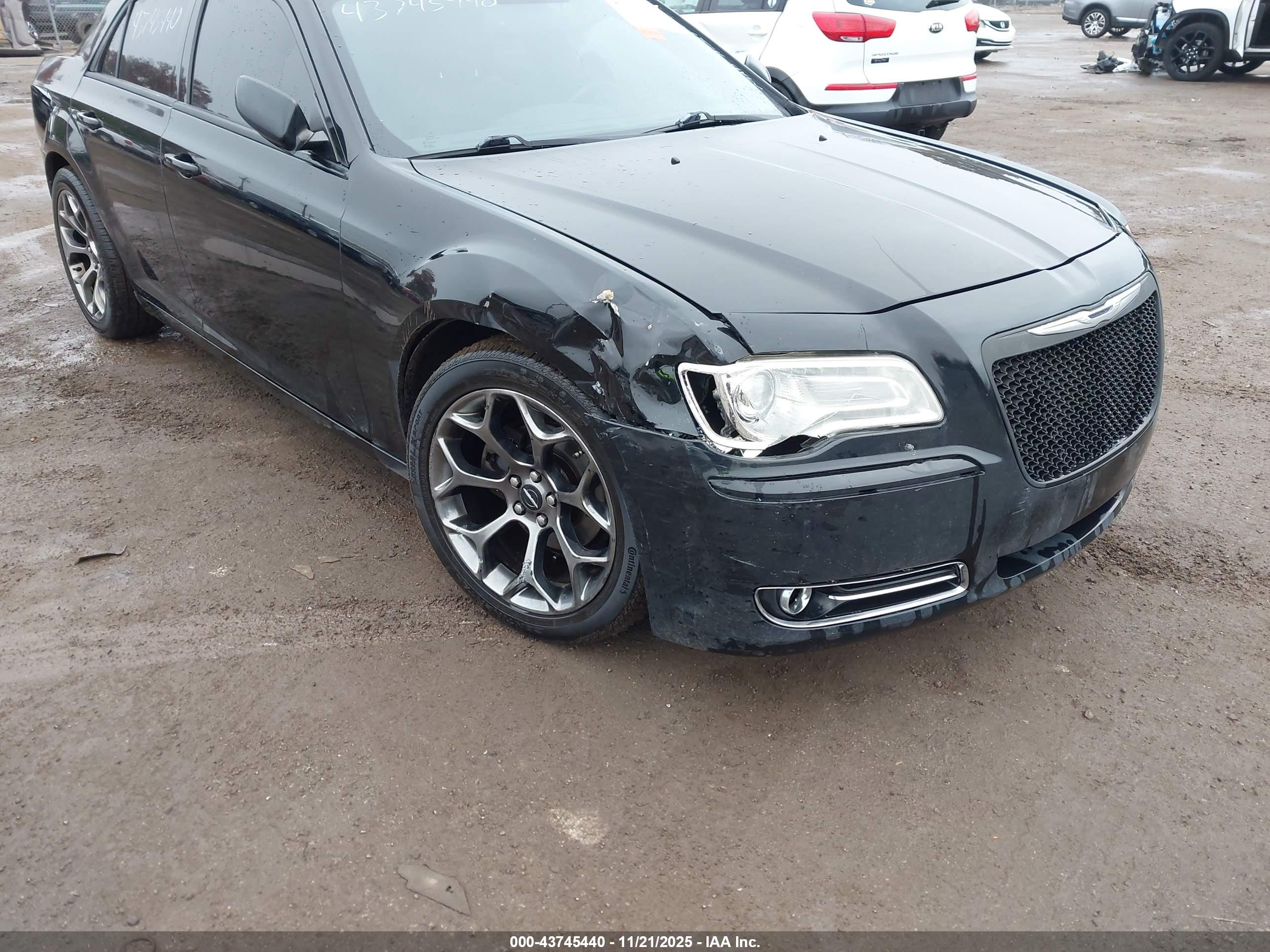 CHRYSLER 300 image 6