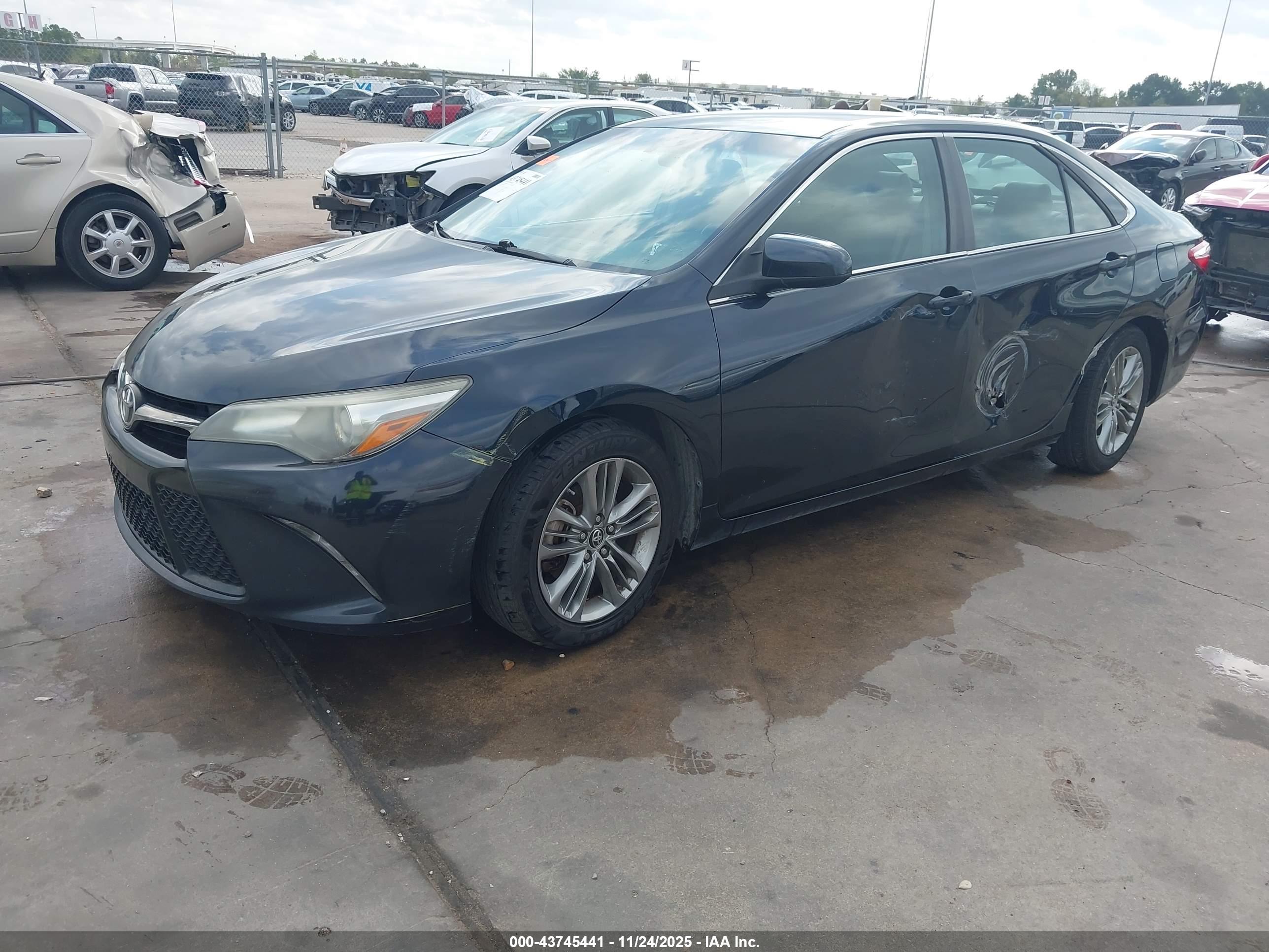 TOYOTA CAMRY image 2
