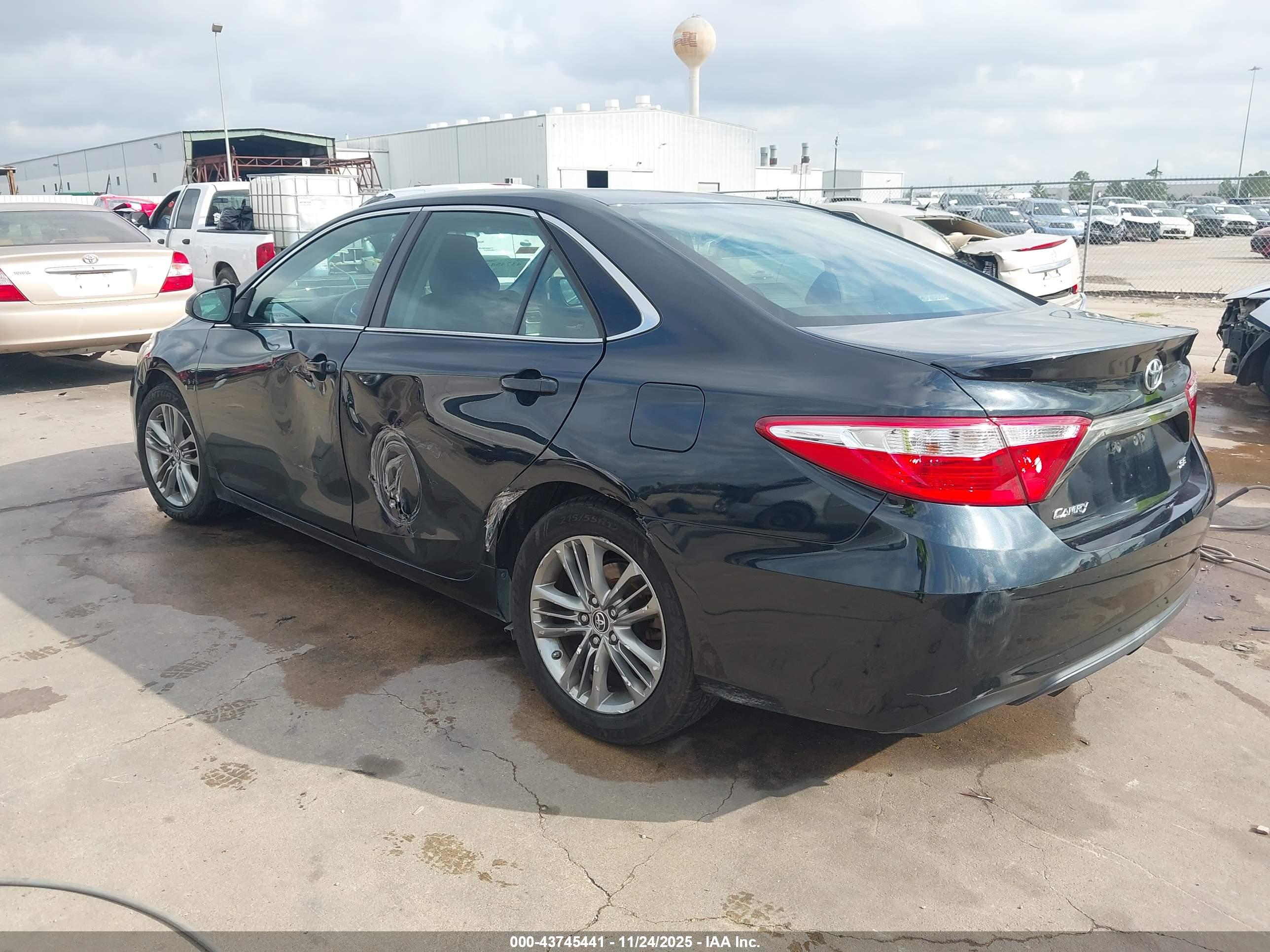 TOYOTA CAMRY image 3
