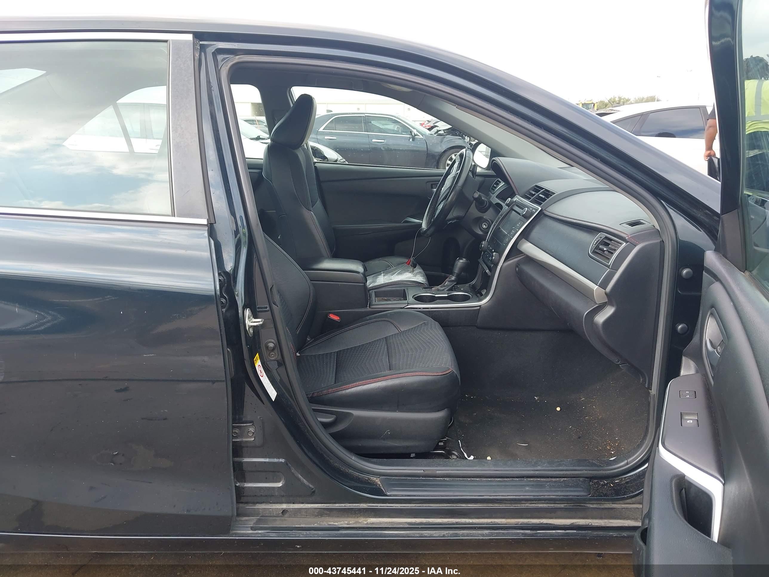 TOYOTA CAMRY image 5