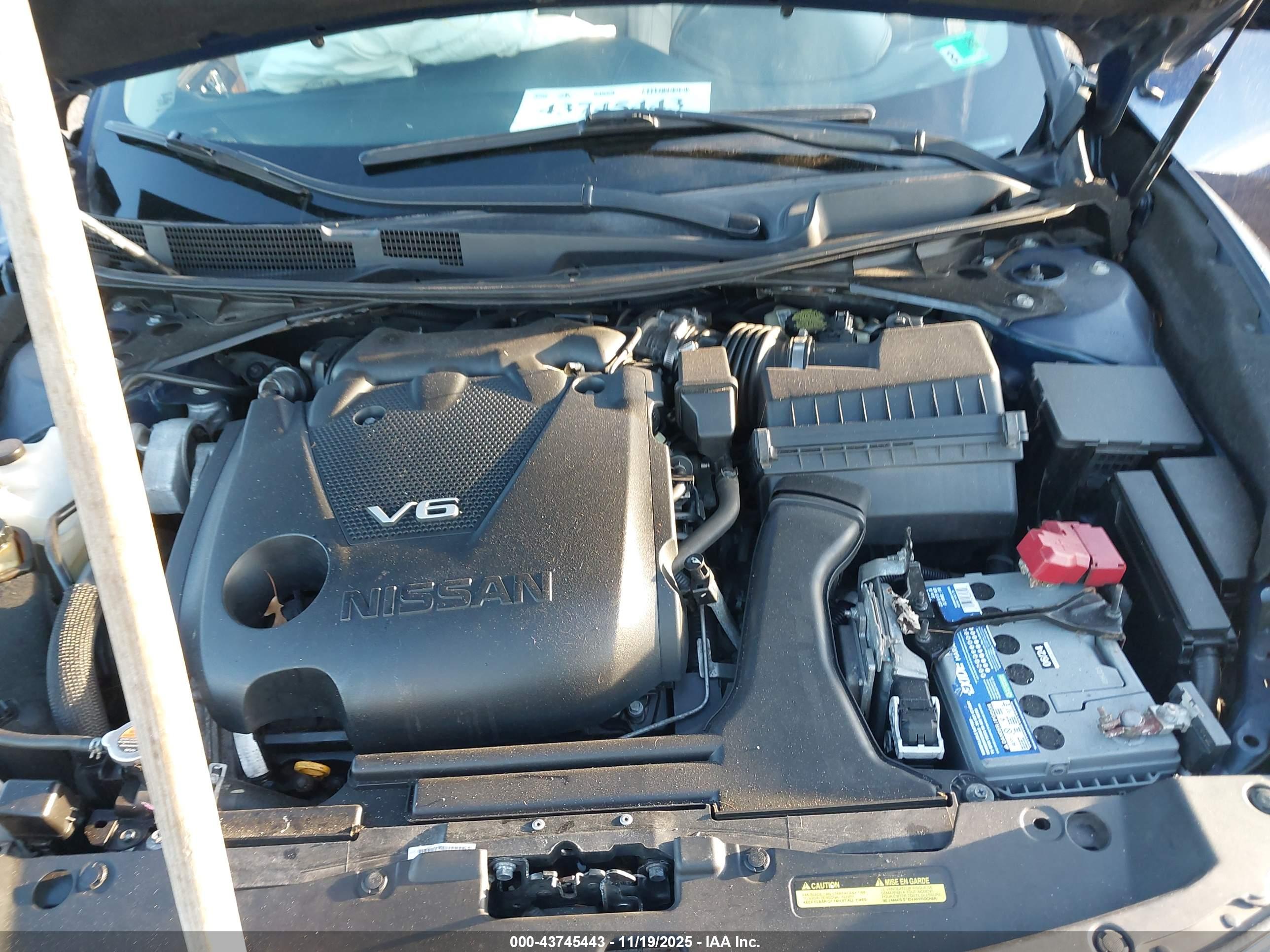 NISSAN MAXIMA image 10