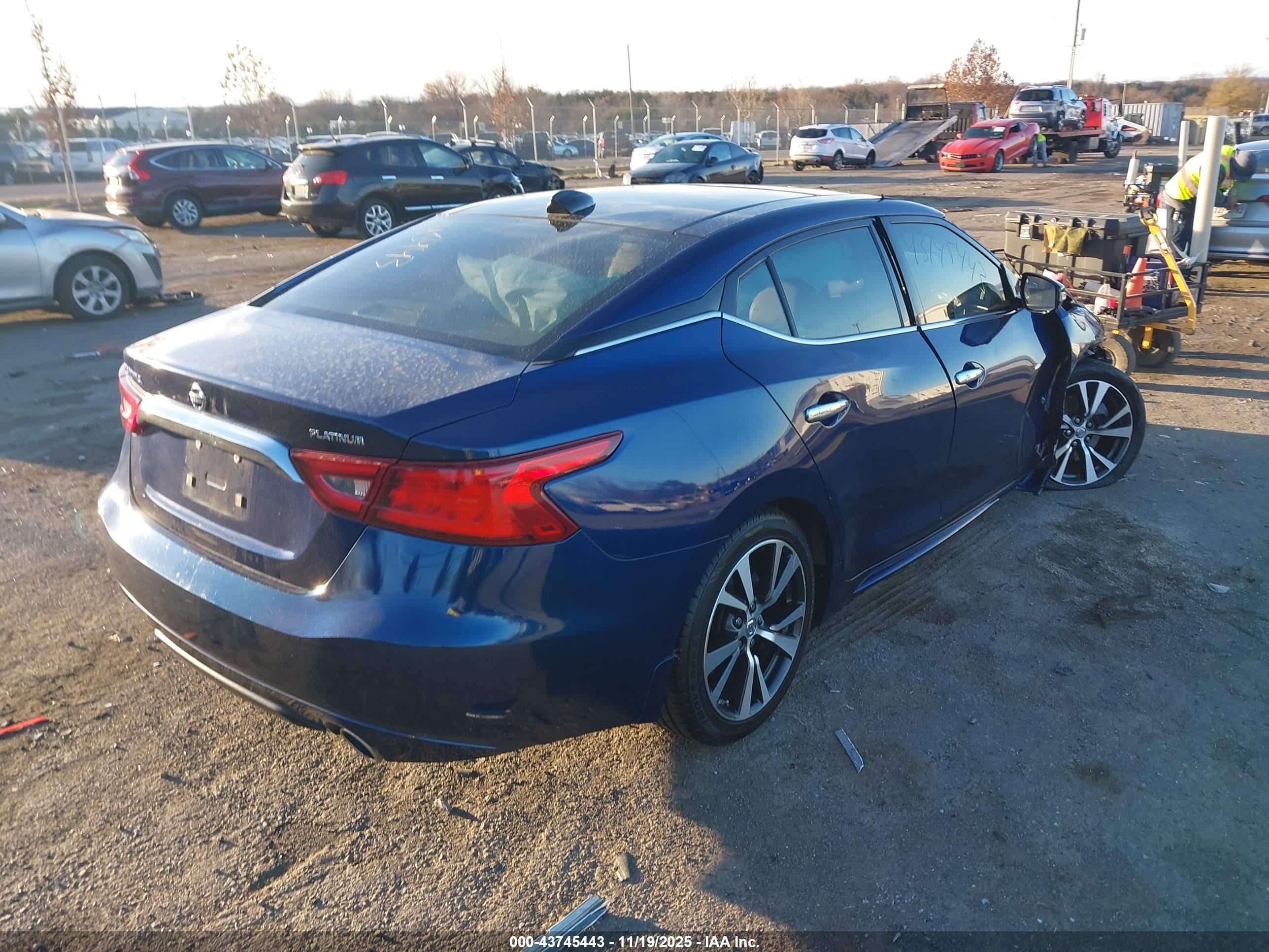 NISSAN MAXIMA image 4