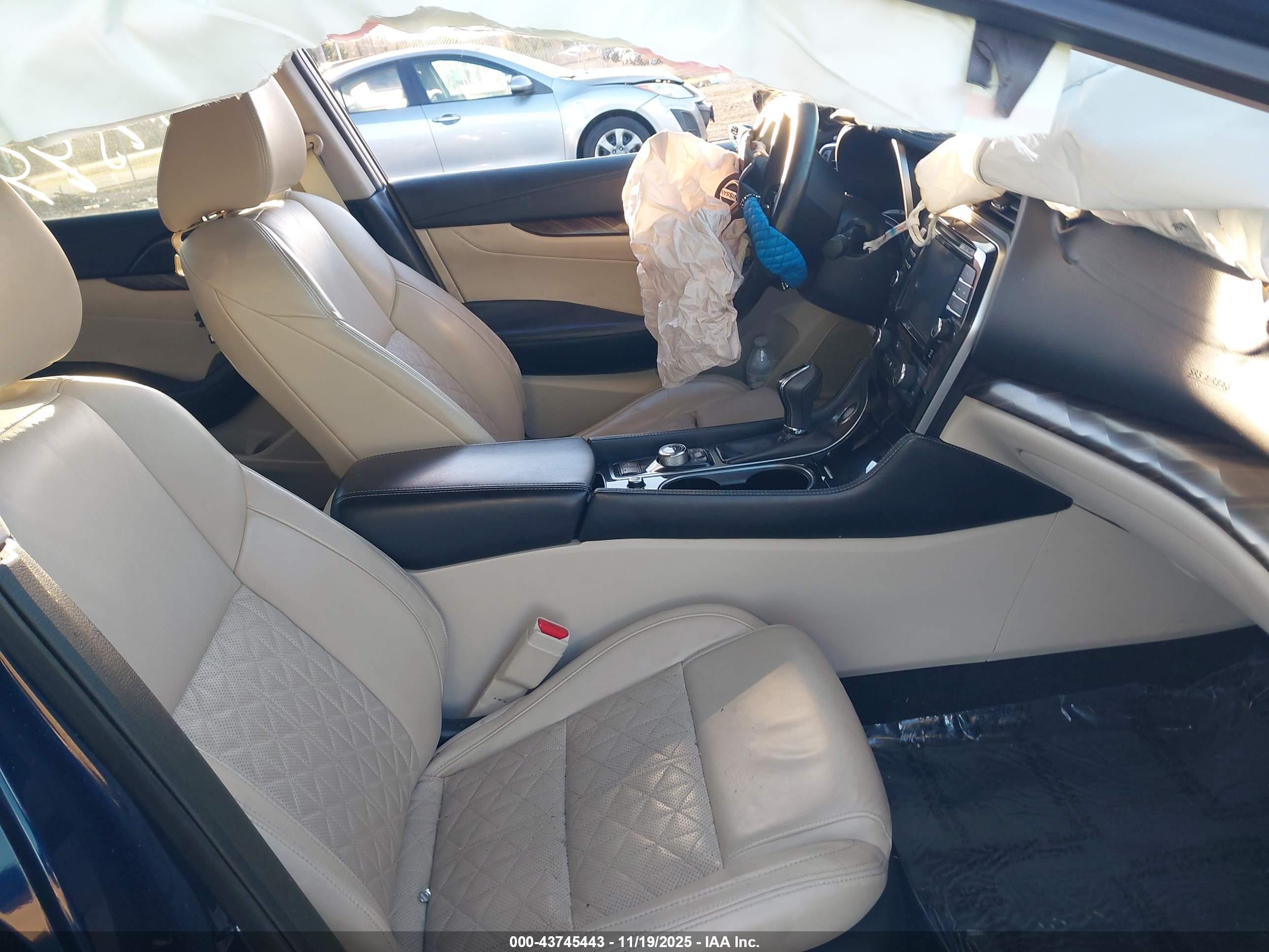 NISSAN MAXIMA image 5