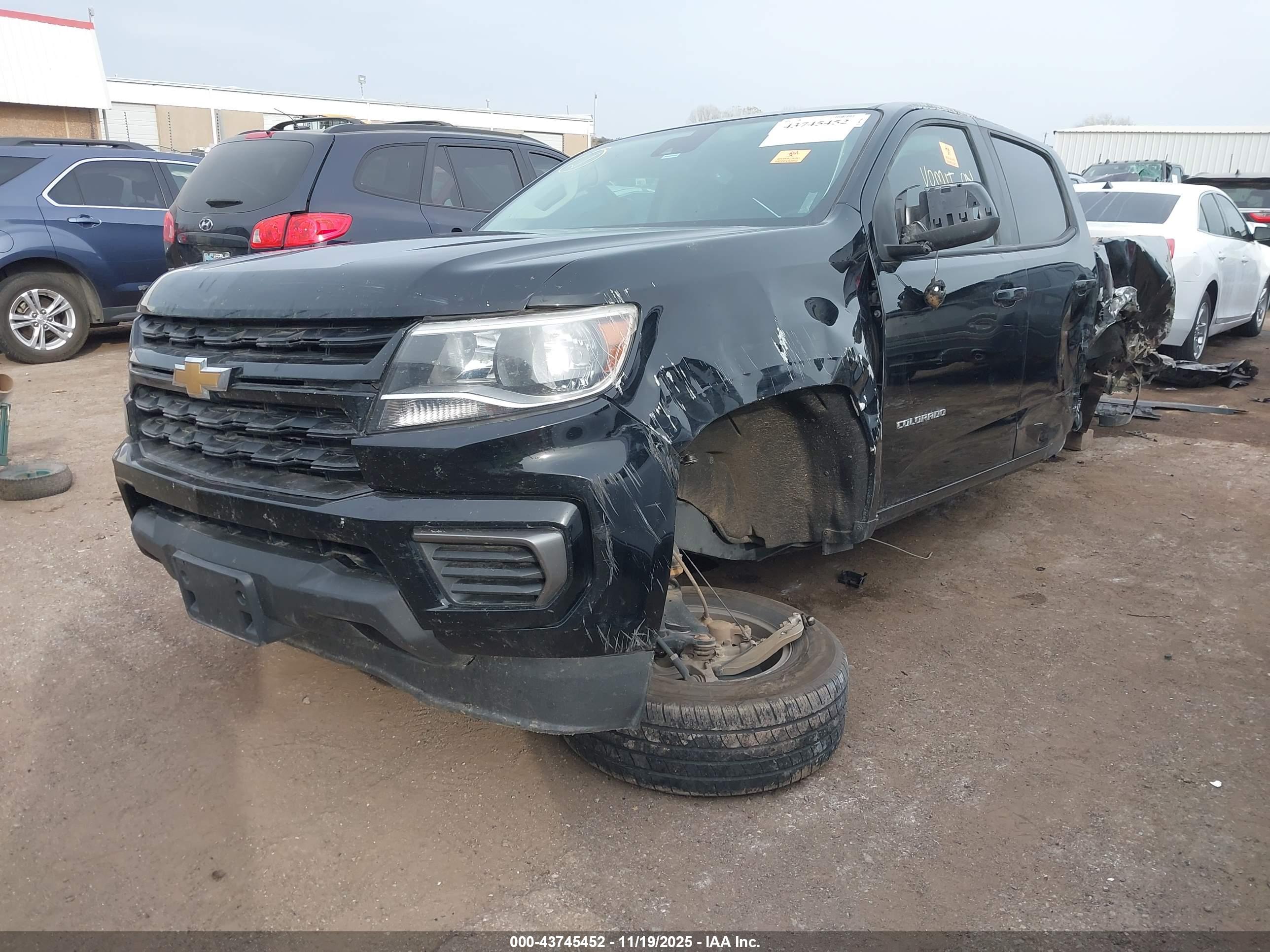 CHEVROLET COLORADO image 2