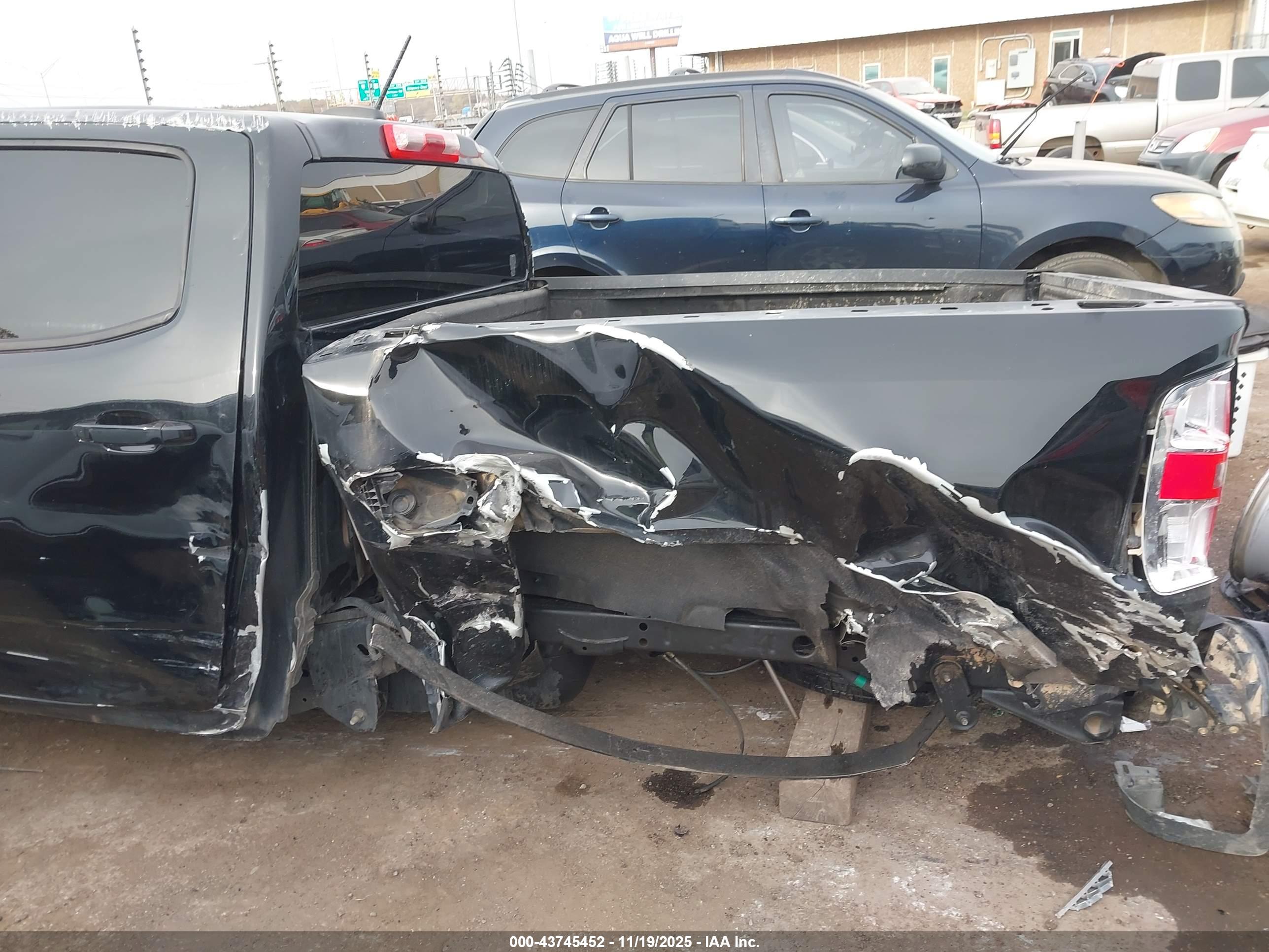 CHEVROLET COLORADO image 6