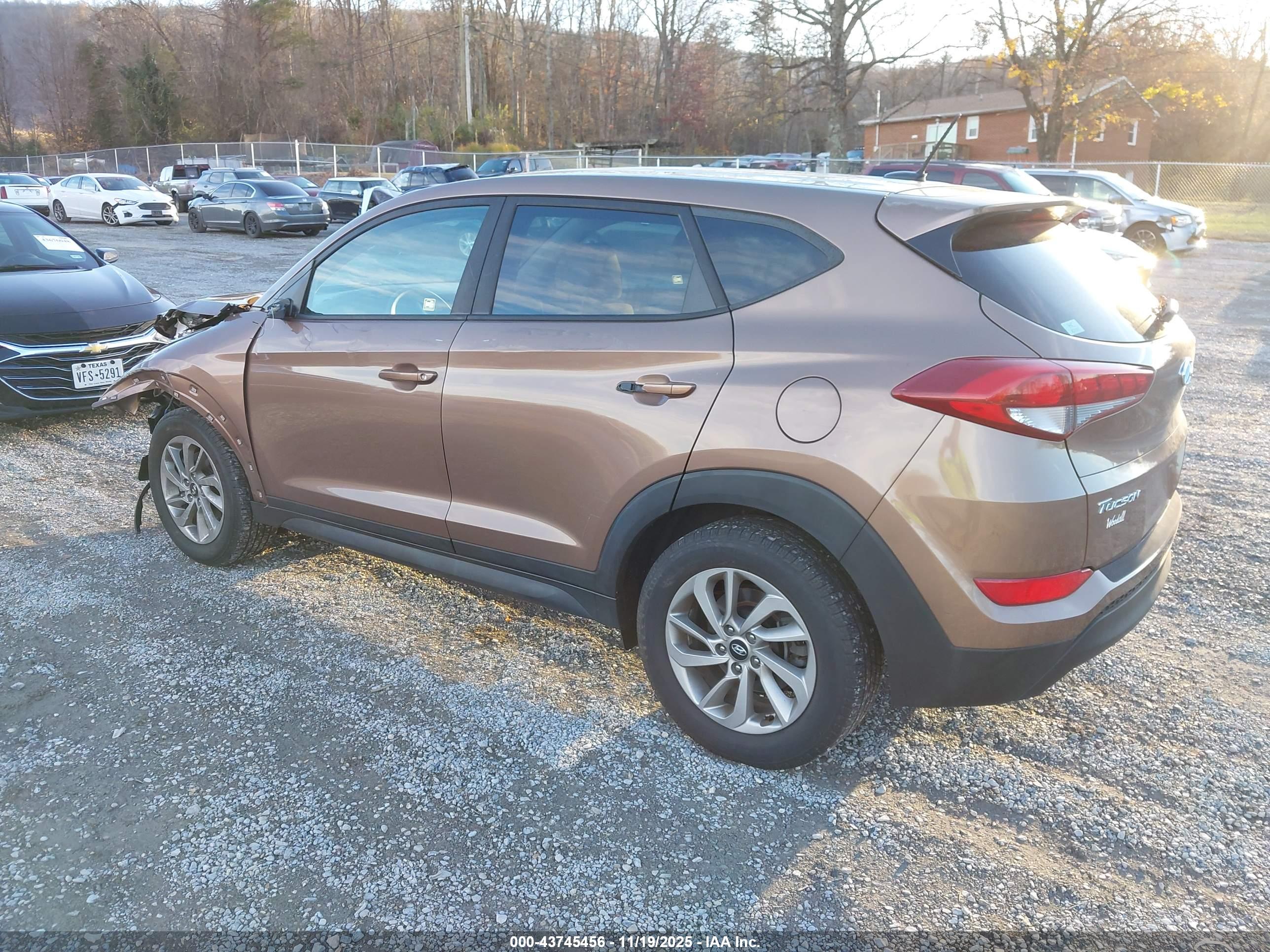 HYUNDAI TUCSON image 3