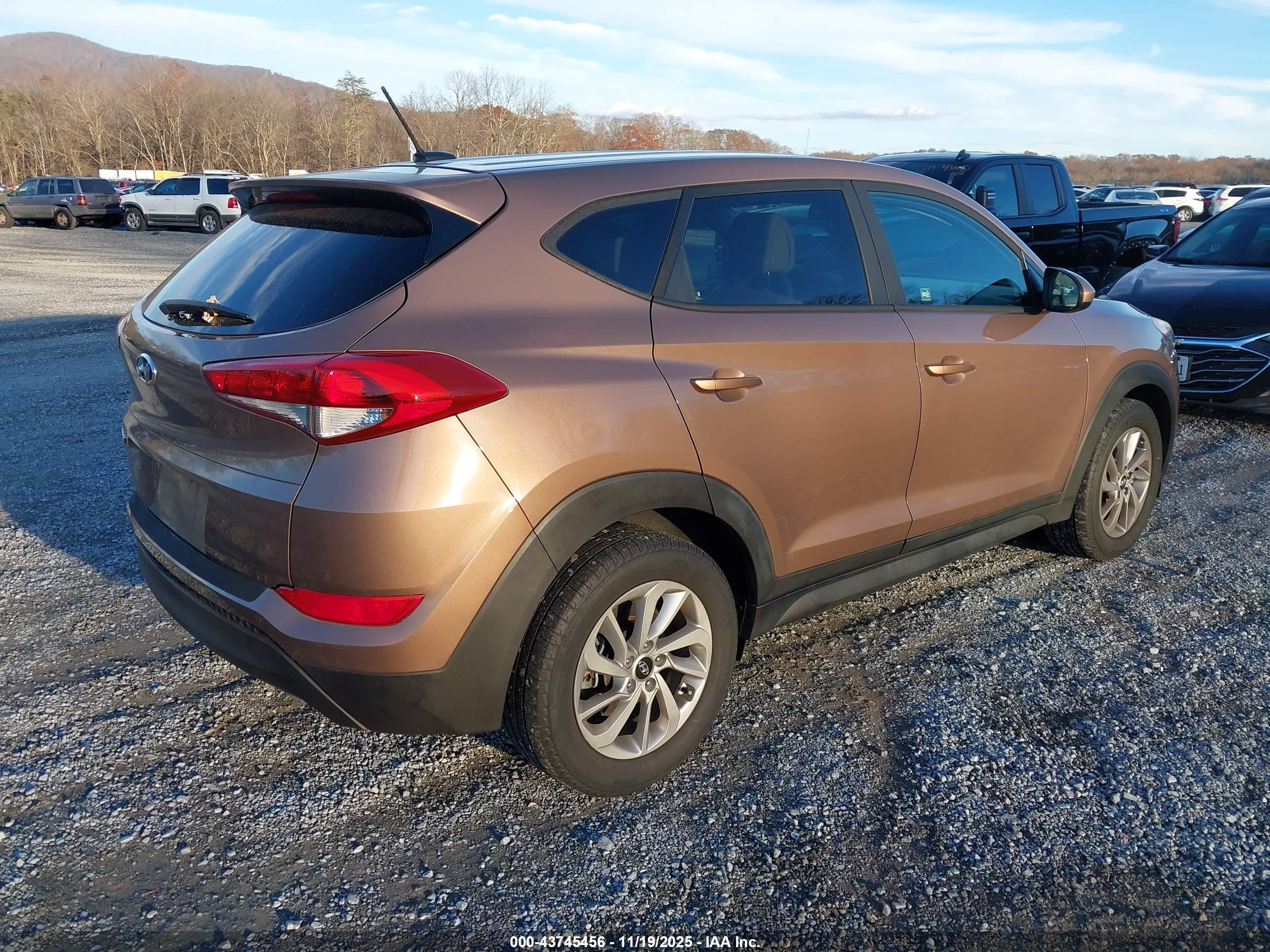 HYUNDAI TUCSON image 4