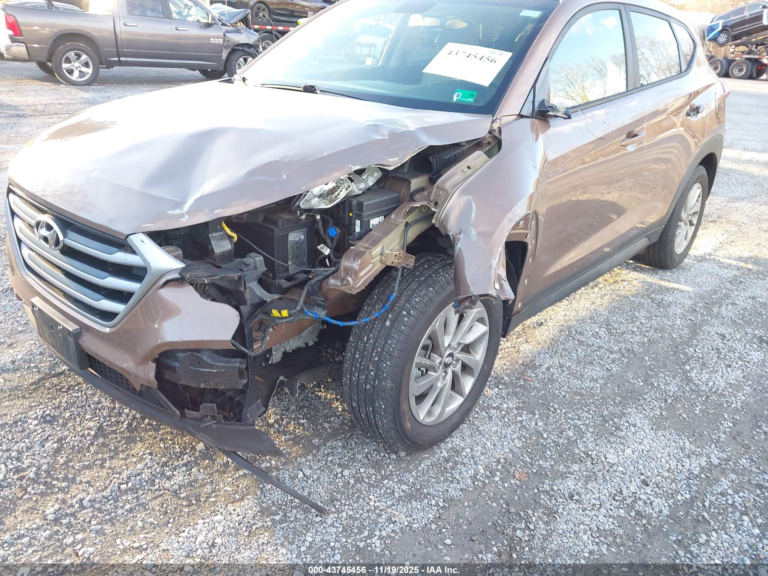 HYUNDAI TUCSON image 6