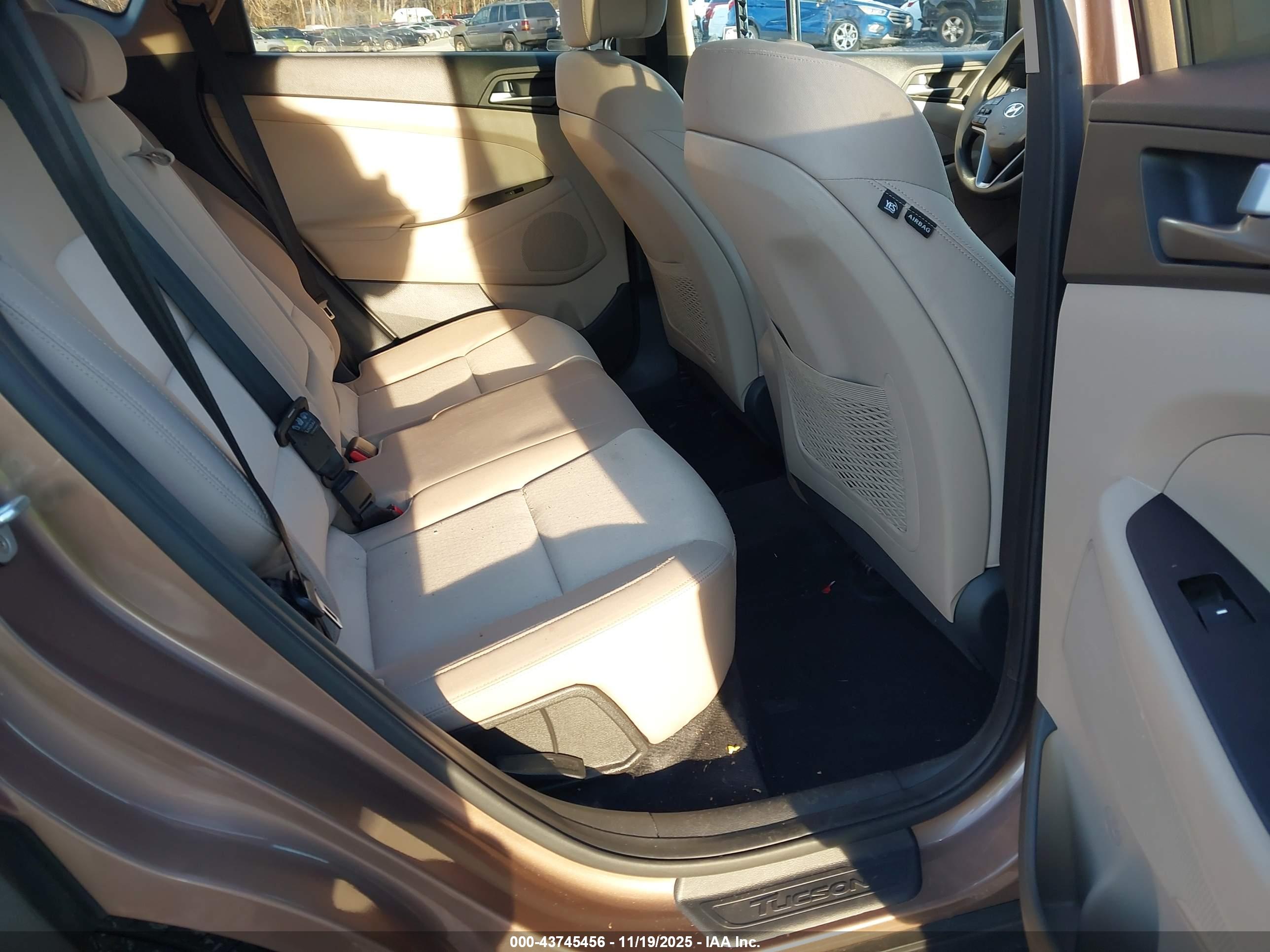 HYUNDAI TUCSON image 8