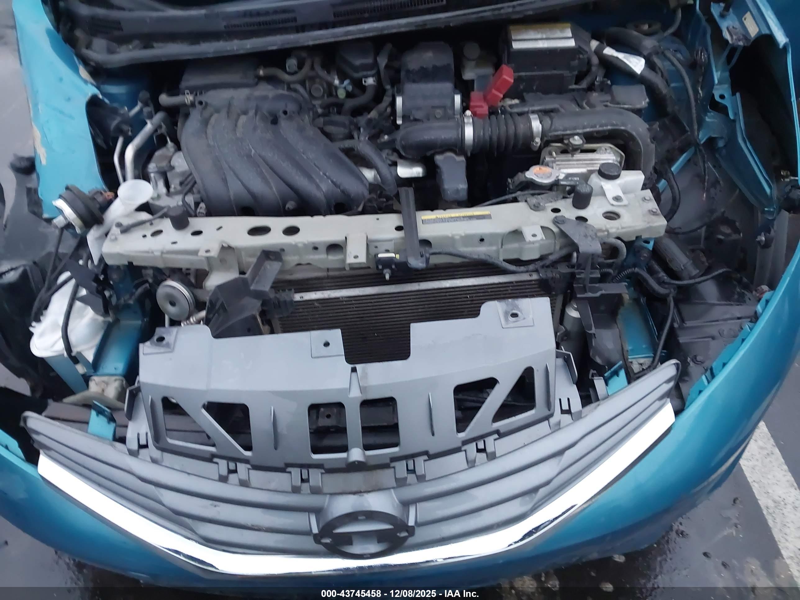 NISSAN VERSA image 10