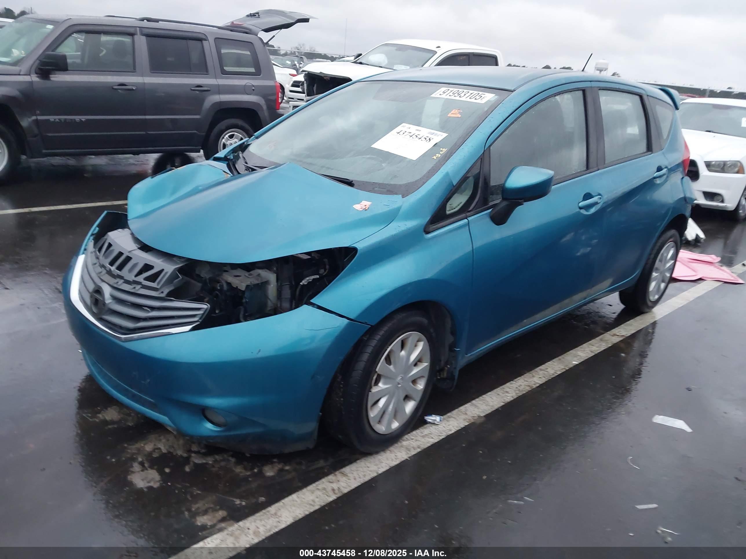 NISSAN VERSA image 2