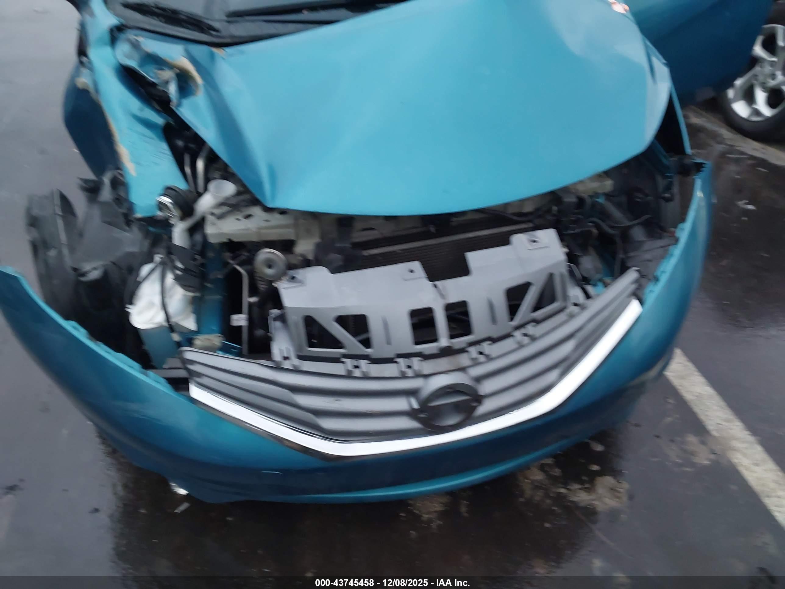 NISSAN VERSA image 6