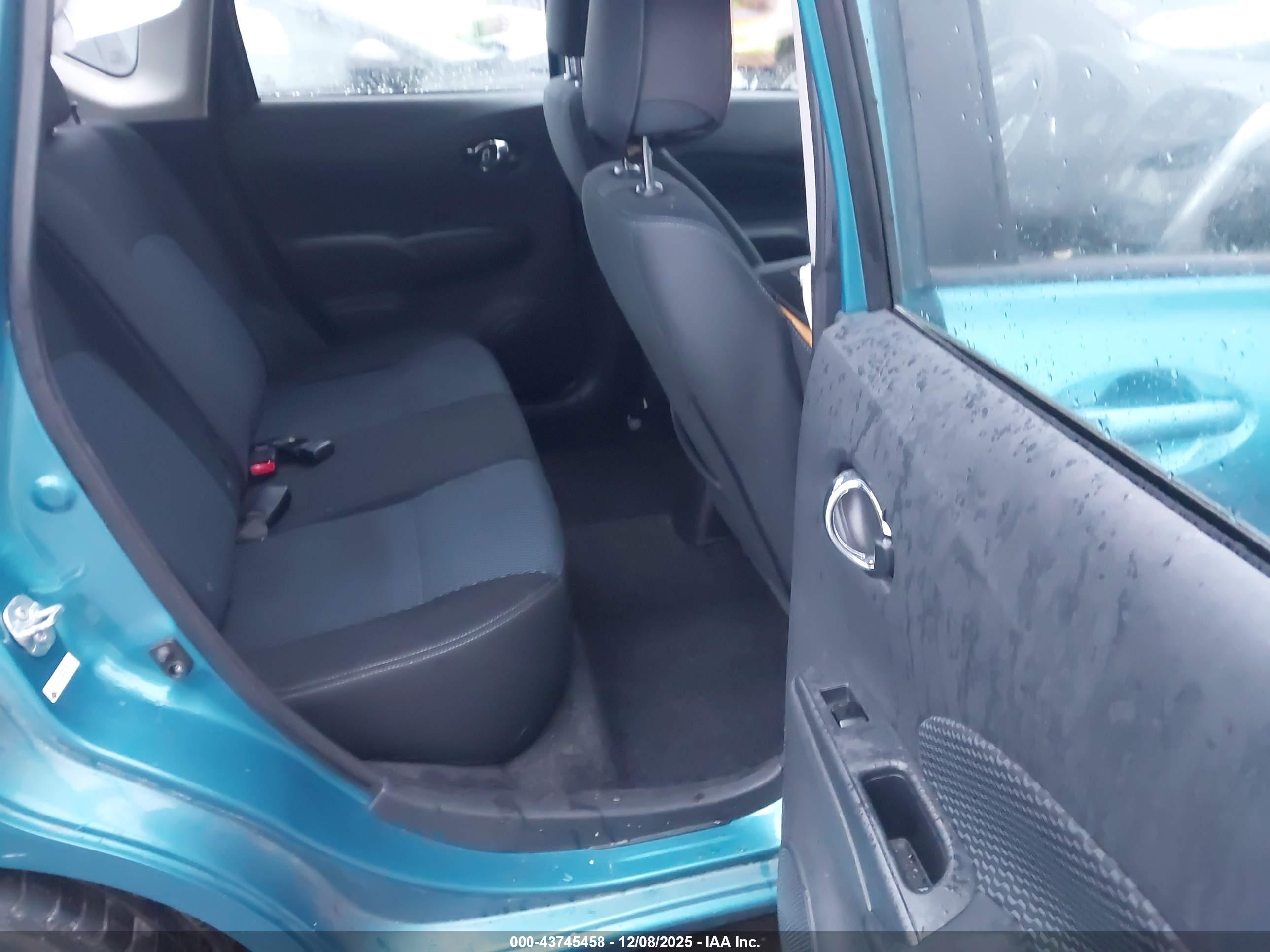 NISSAN VERSA image 8