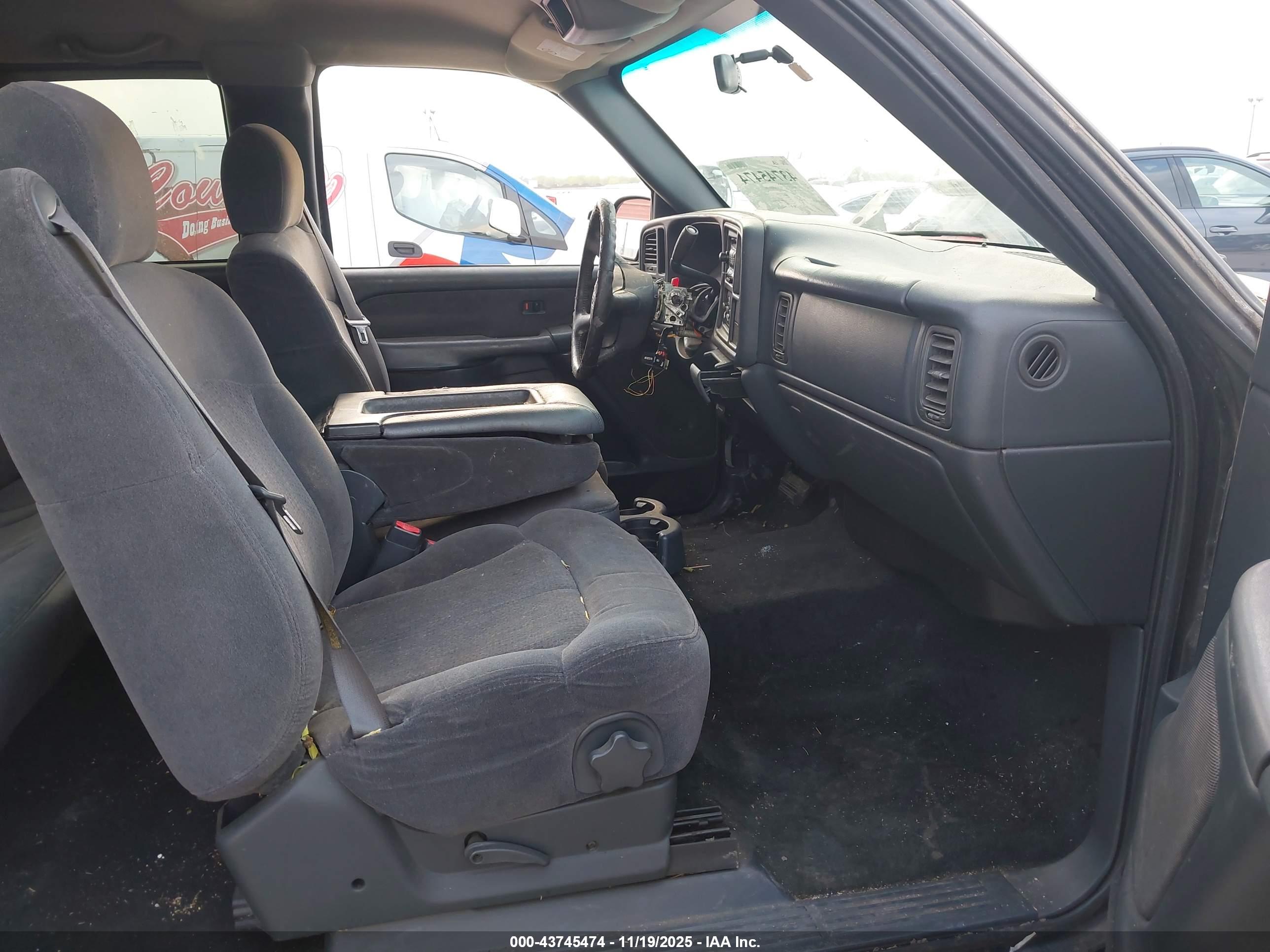 CHEVROLET SILVERADO image 5