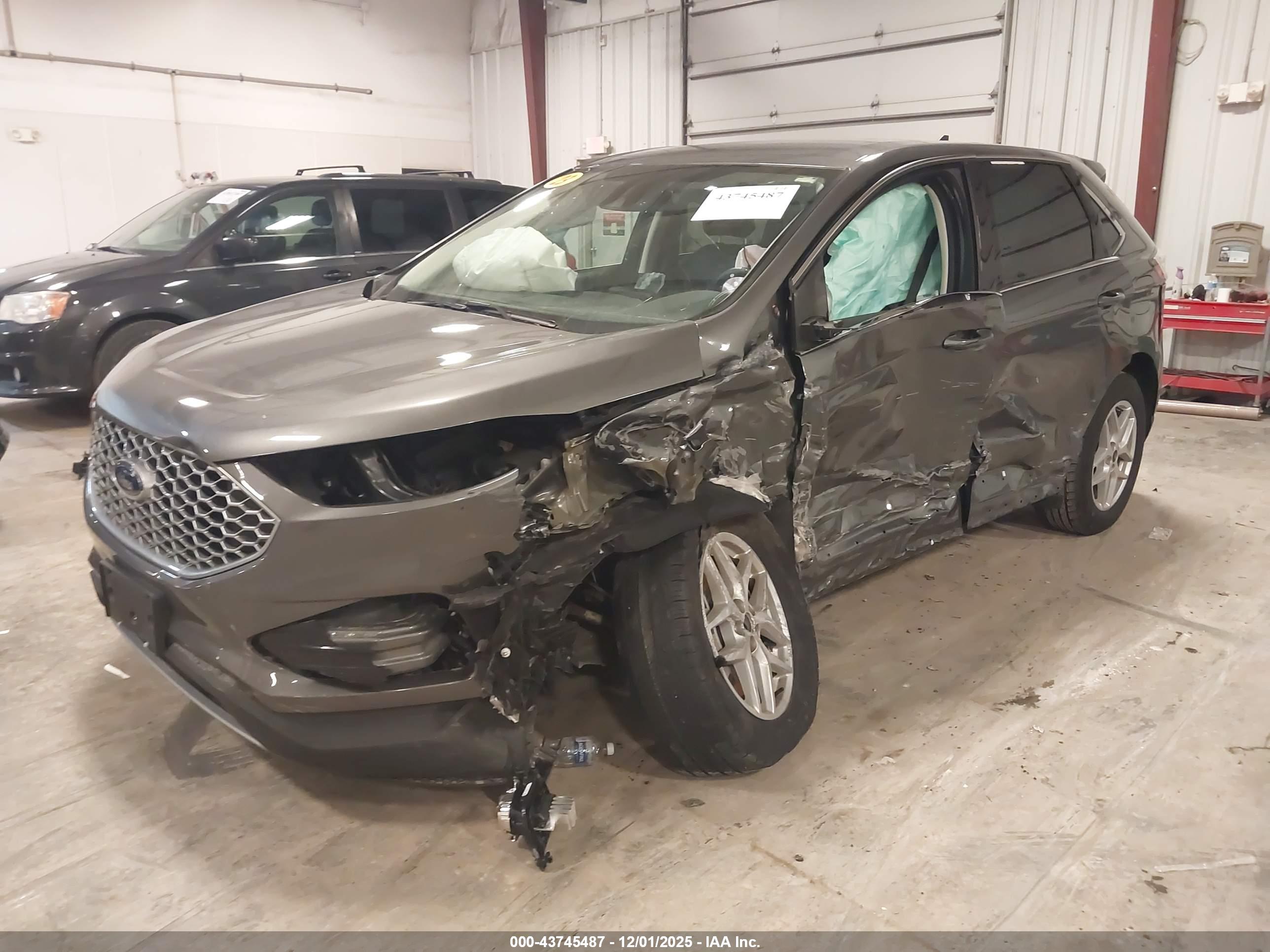 FORD EDGE image 2