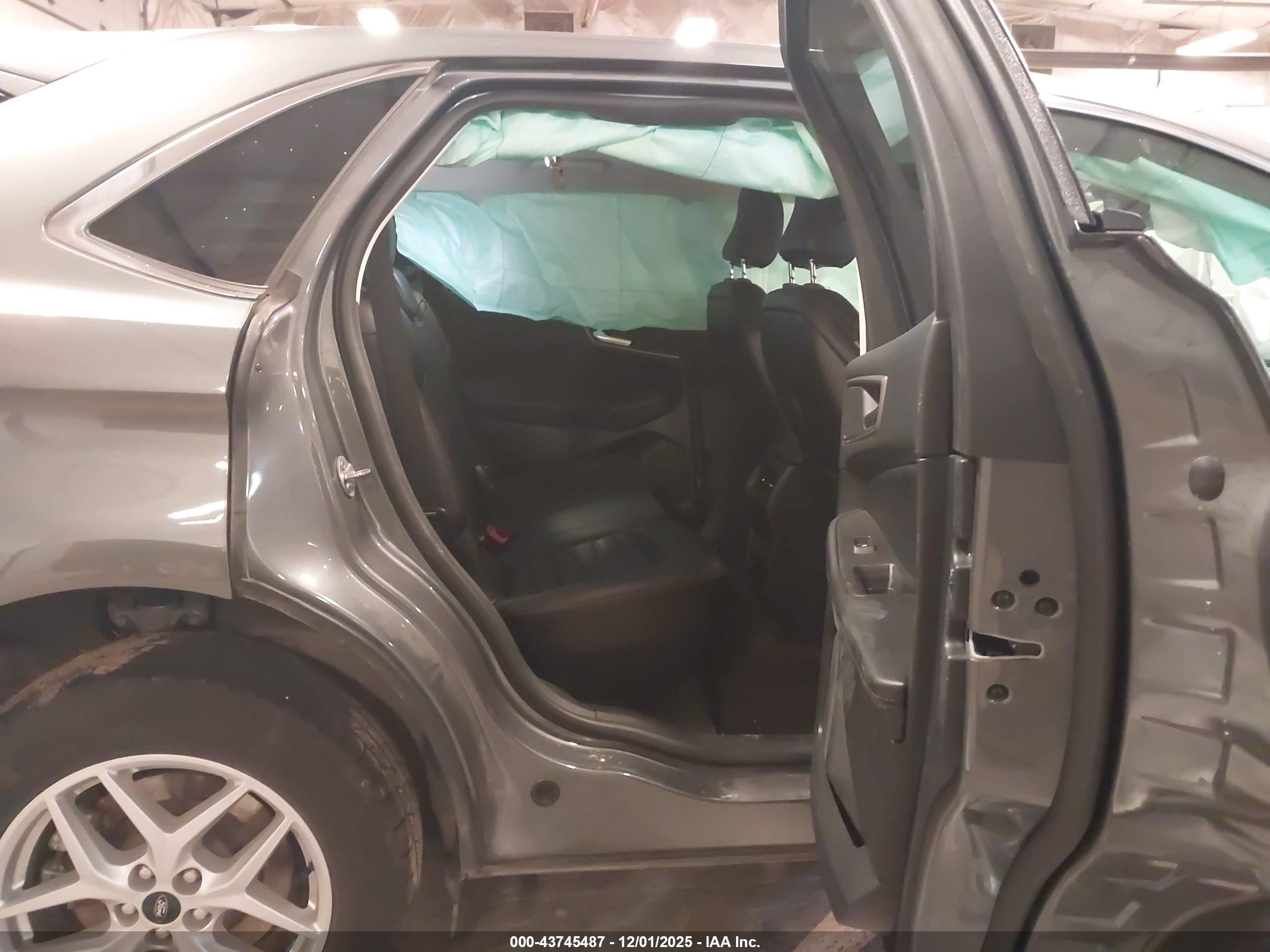 FORD EDGE image 8