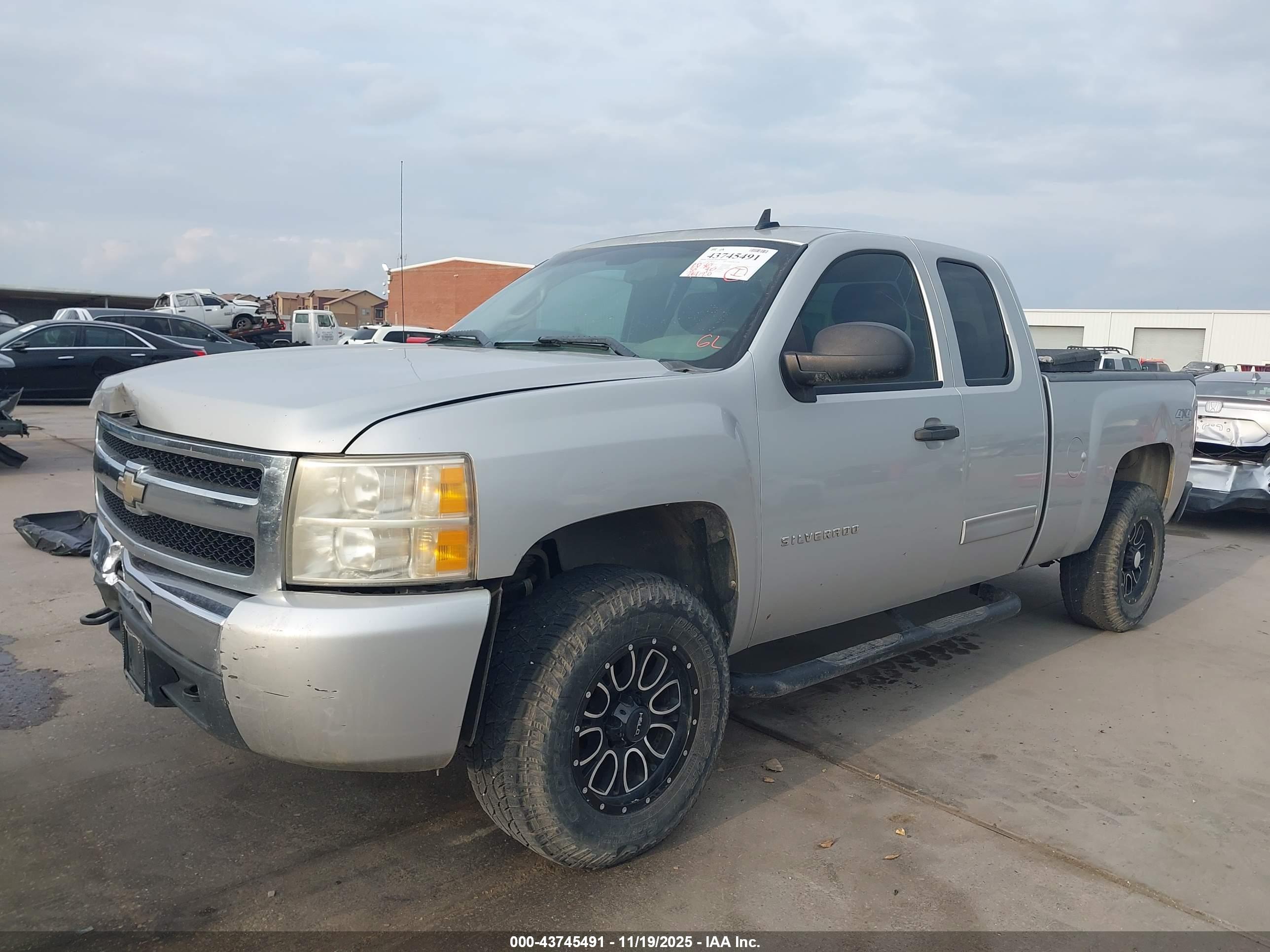 CHEVROLET SILVERADO image 2