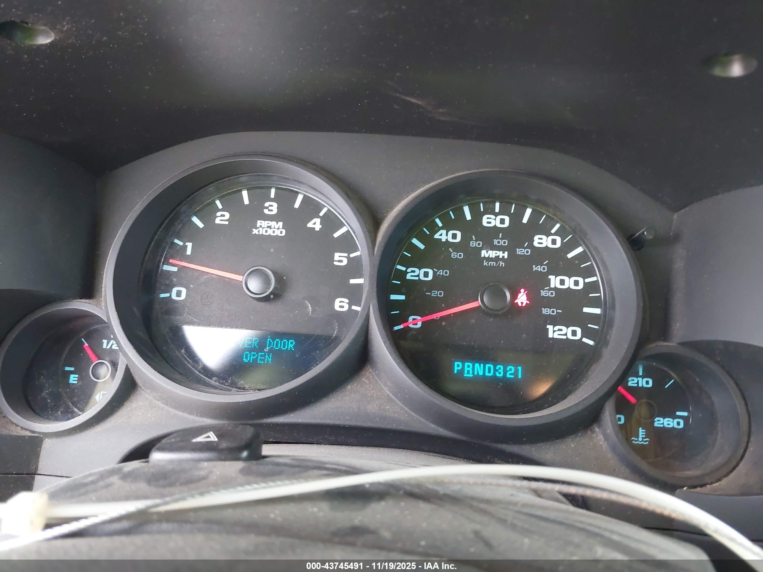 CHEVROLET SILVERADO image 7