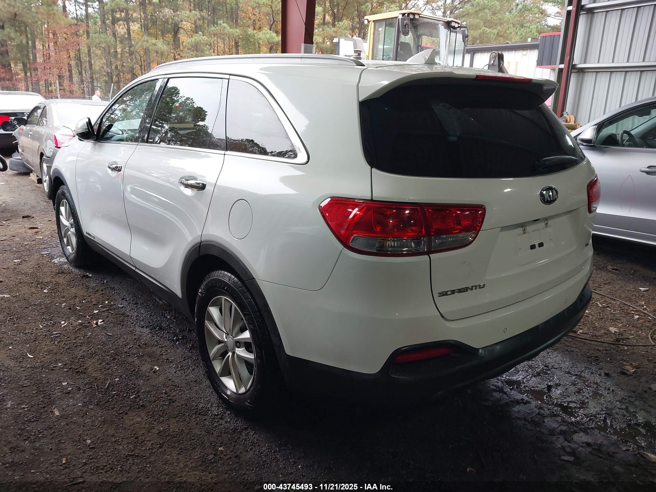 KIA SORENTO image 3