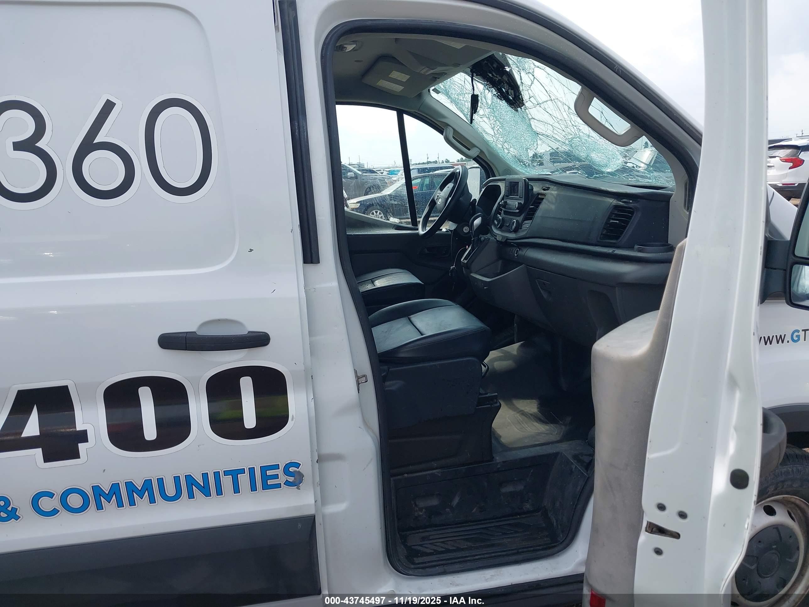 FORD TRANSIT-150 image 5