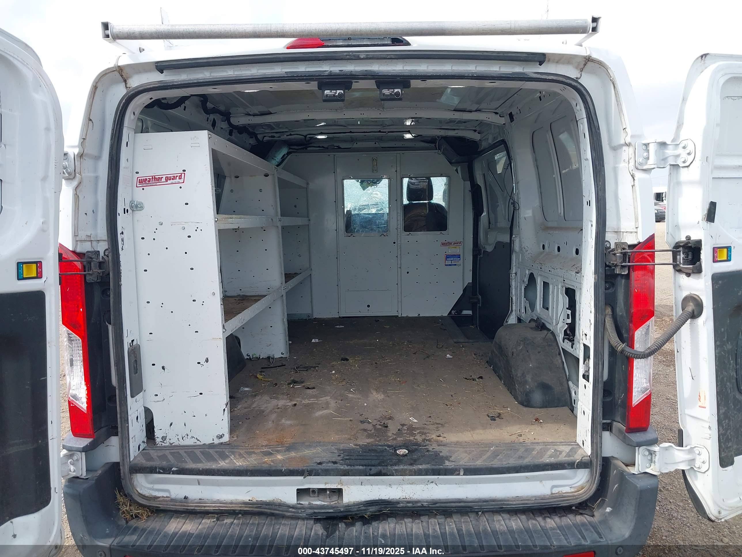 FORD TRANSIT-150 image 8